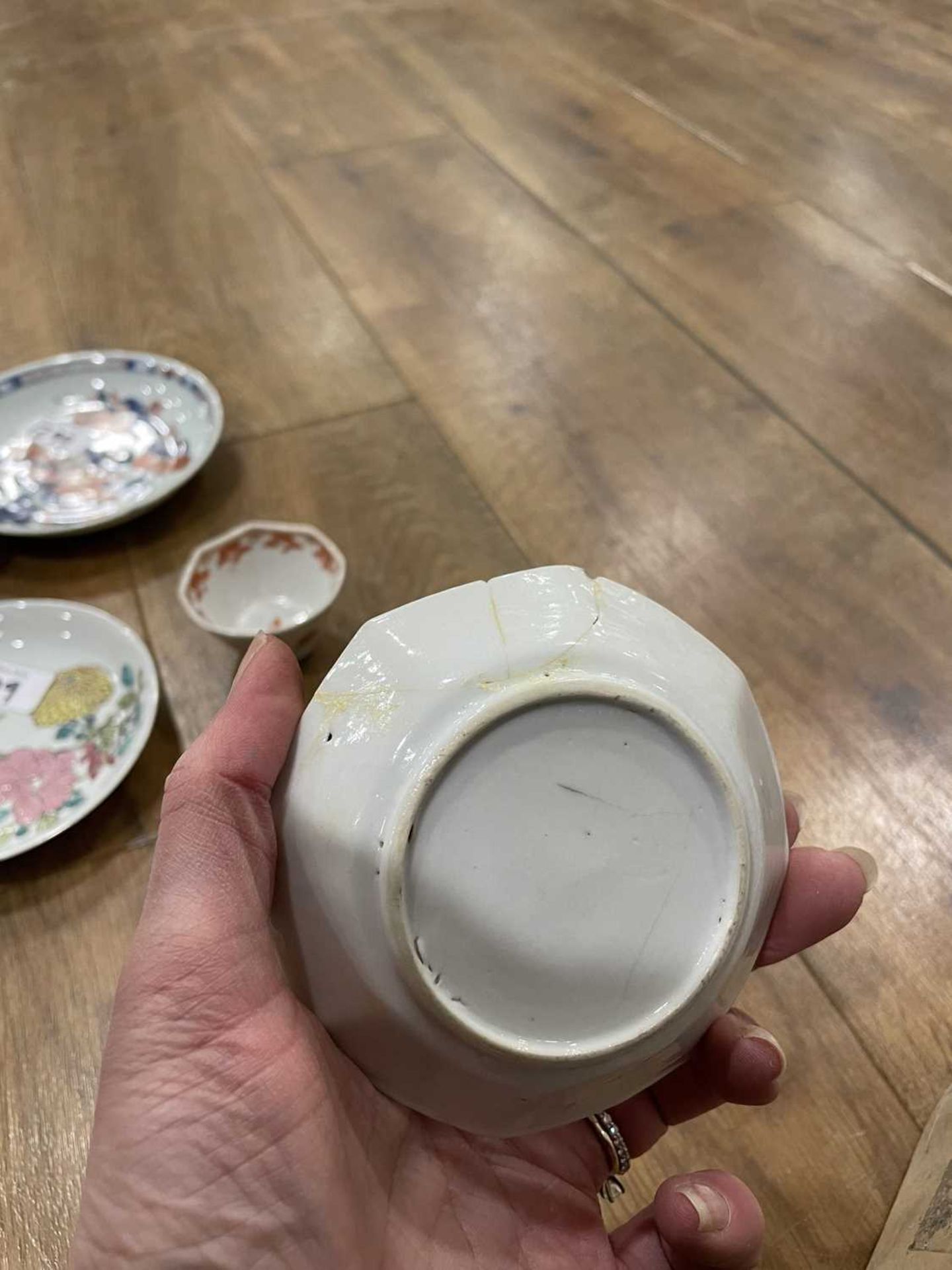 Twelve matching Chinese and other tea bowls, cups and saucers, each decorated in a different - Image 108 of 114