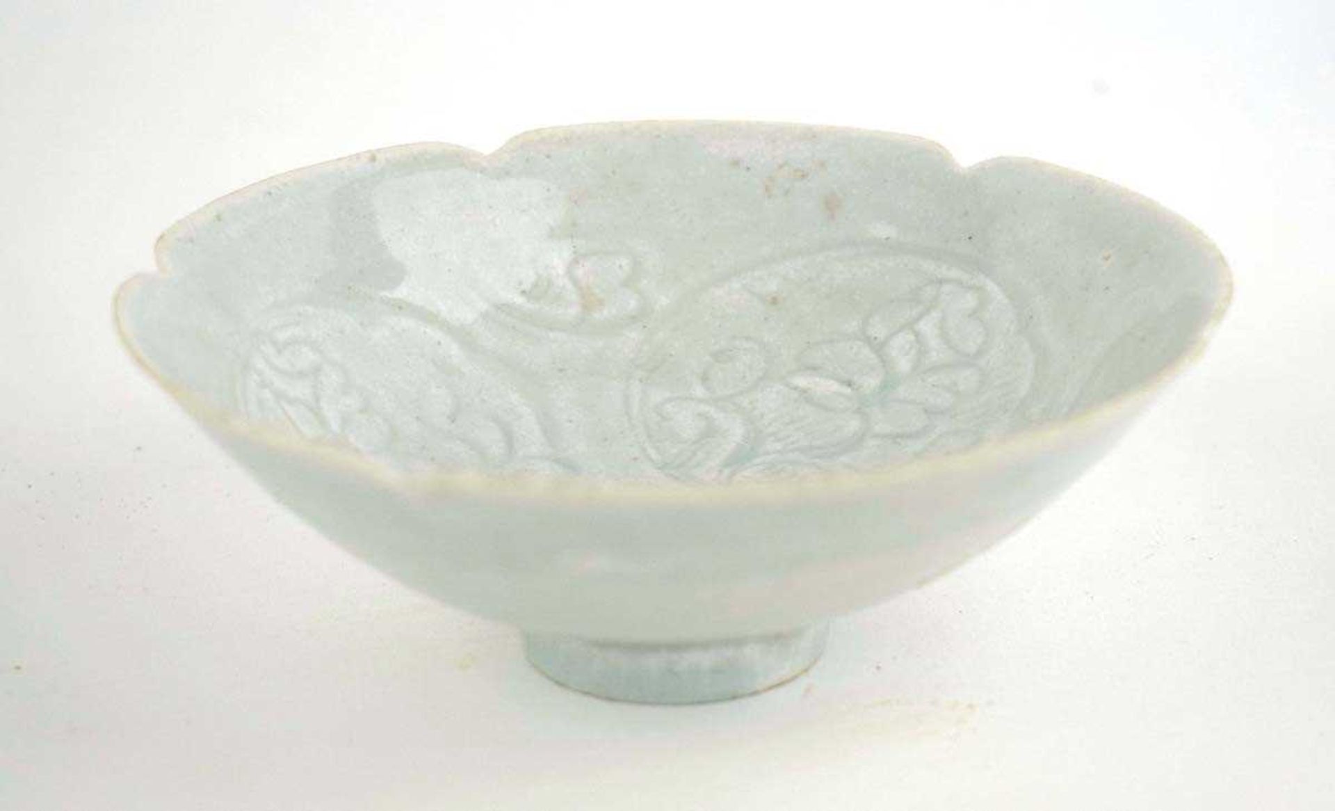 A small Chinese shallow celadon dish of flowerhead form decorated with stylised foliate motifs, d. - Image 4 of 14