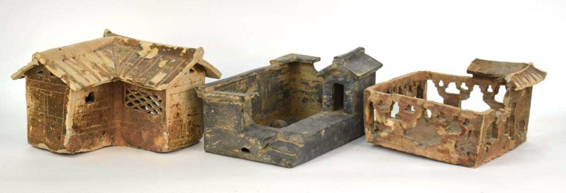 A Chinese pottery tomb figure modelled as a farmyard, possibly Tang, w. 37 cm, together with two - Bild 2 aus 20