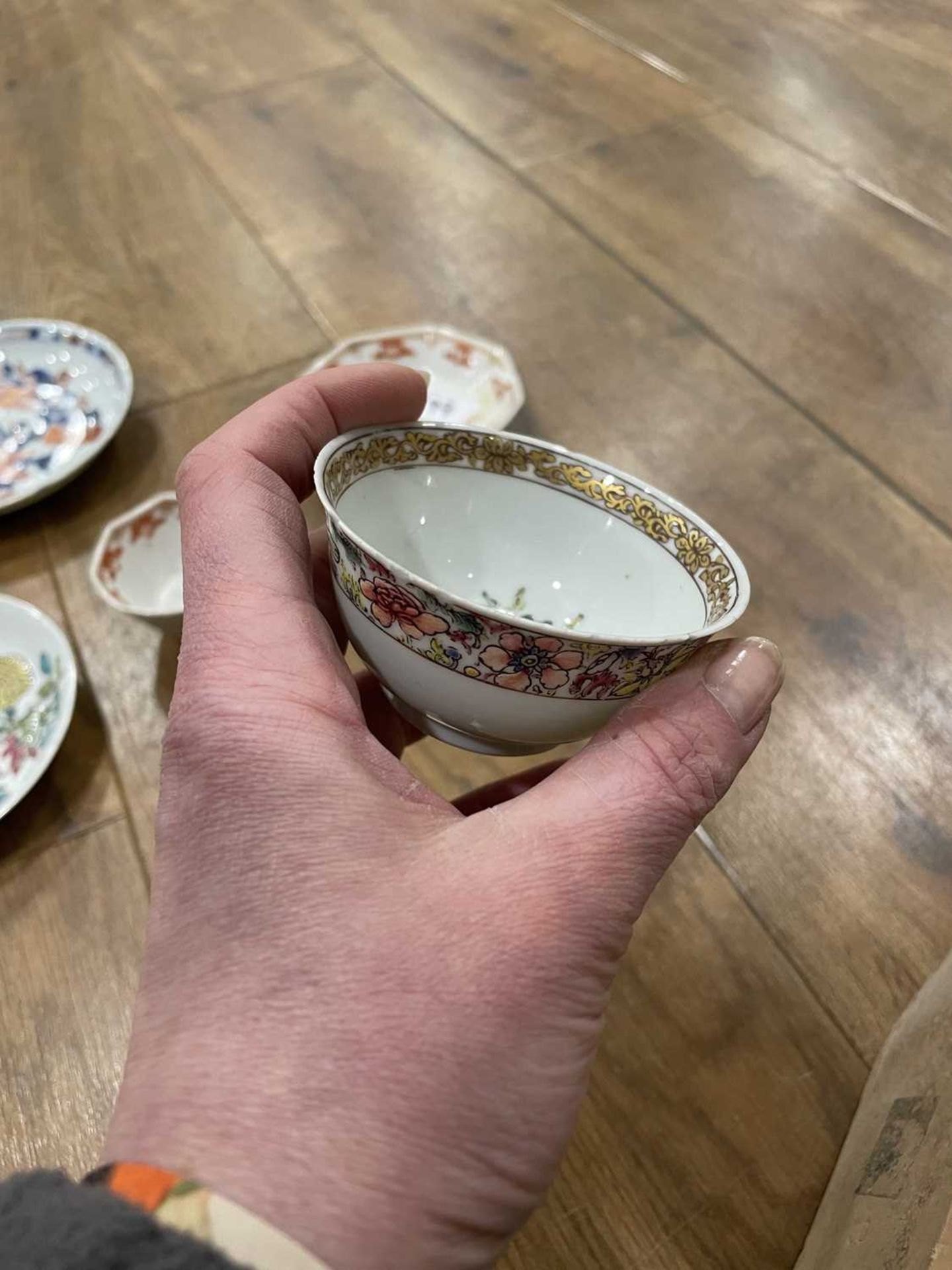 Twelve matching Chinese and other tea bowls, cups and saucers, each decorated in a different - Image 110 of 114