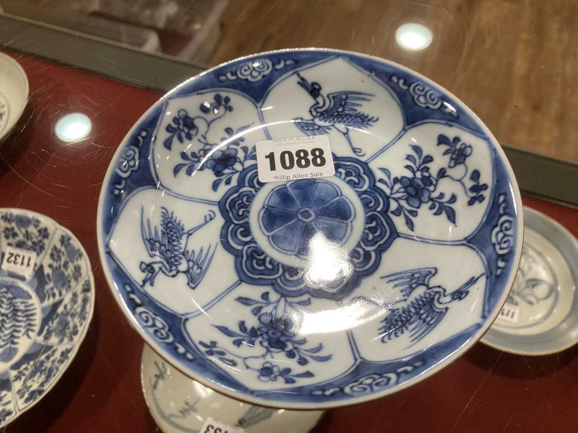 Fifteen items of Batavia porcelain, each decorated in a blue and white underglaze pattern, including - Bild 18 aus 23