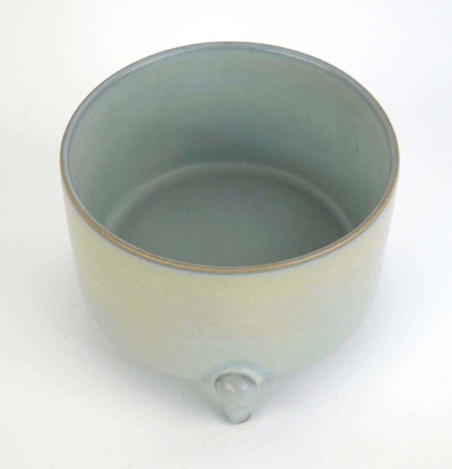 A Chinese celadon incense burner of plain circular form on three outswept feet, h. 9 cm, di. 13 - Bild 3 aus 15