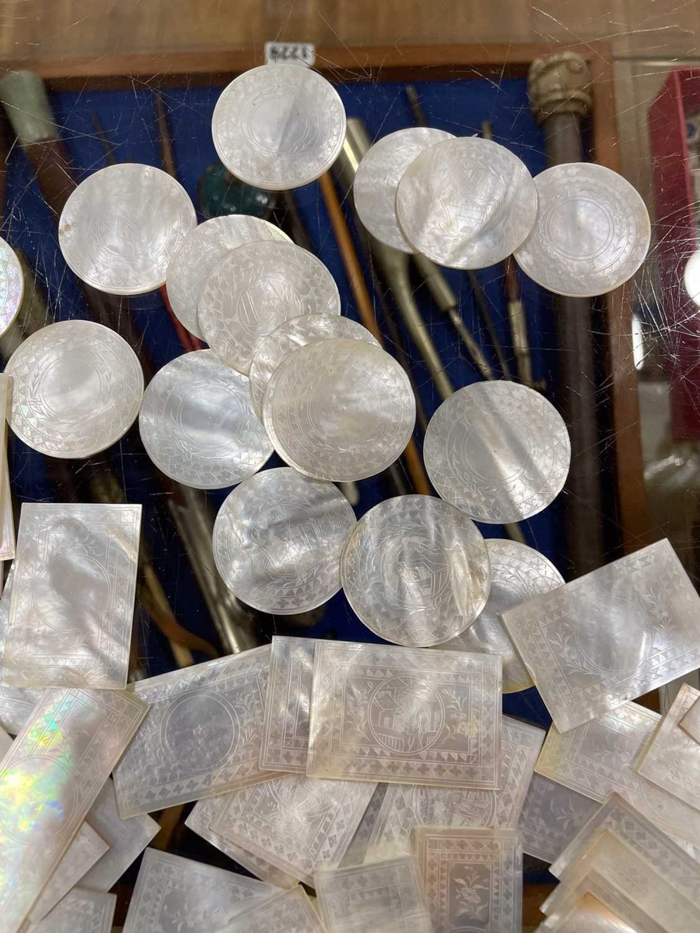 A group of Chinese mother of pearl gaming counters of rectangular and round form (approx. 100) *from - Image 5 of 11