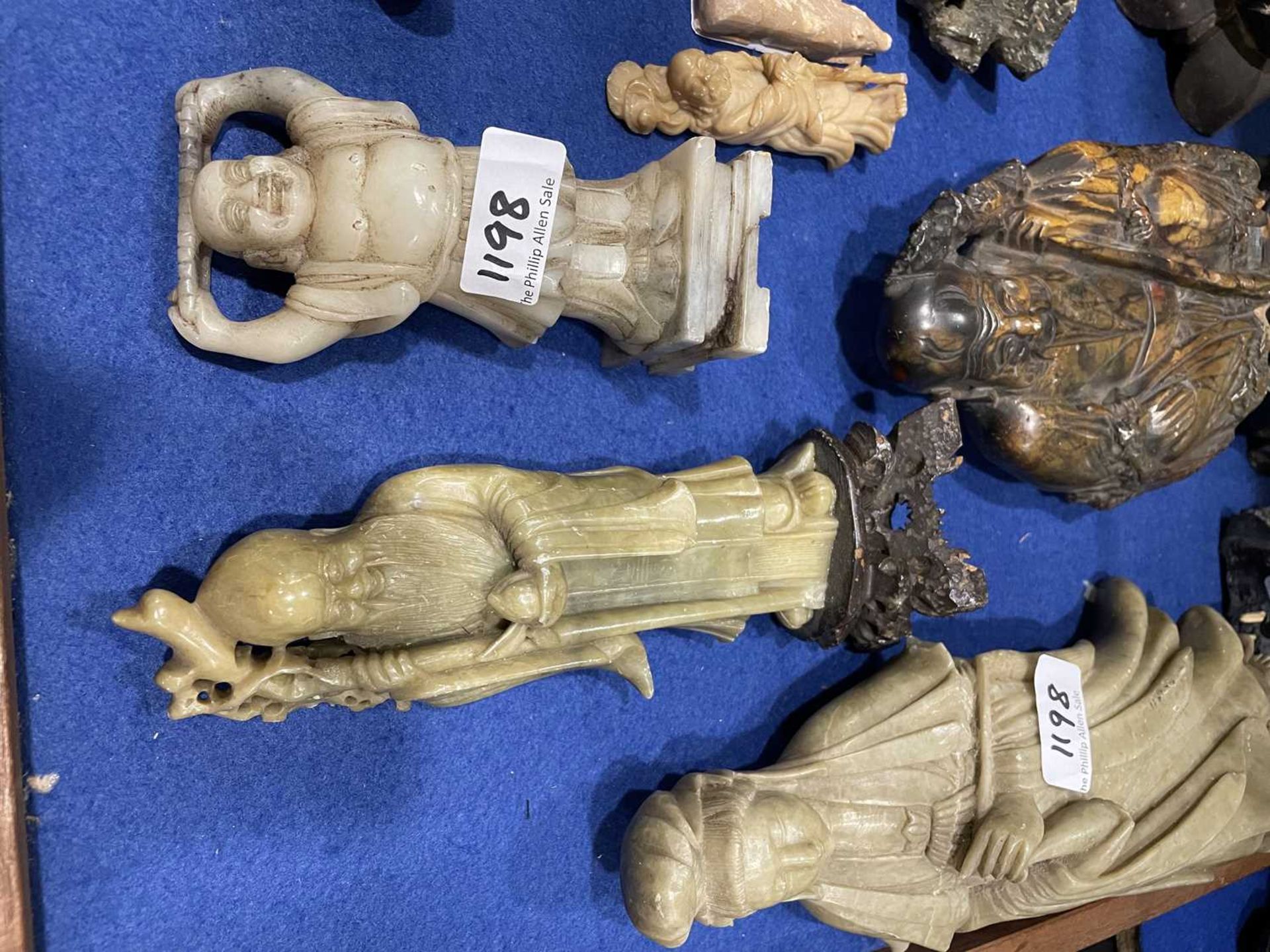 Twenty-five Chinese carved soapstone and other figures including an example of Guanyin, h. 35.5 - Bild 8 aus 30