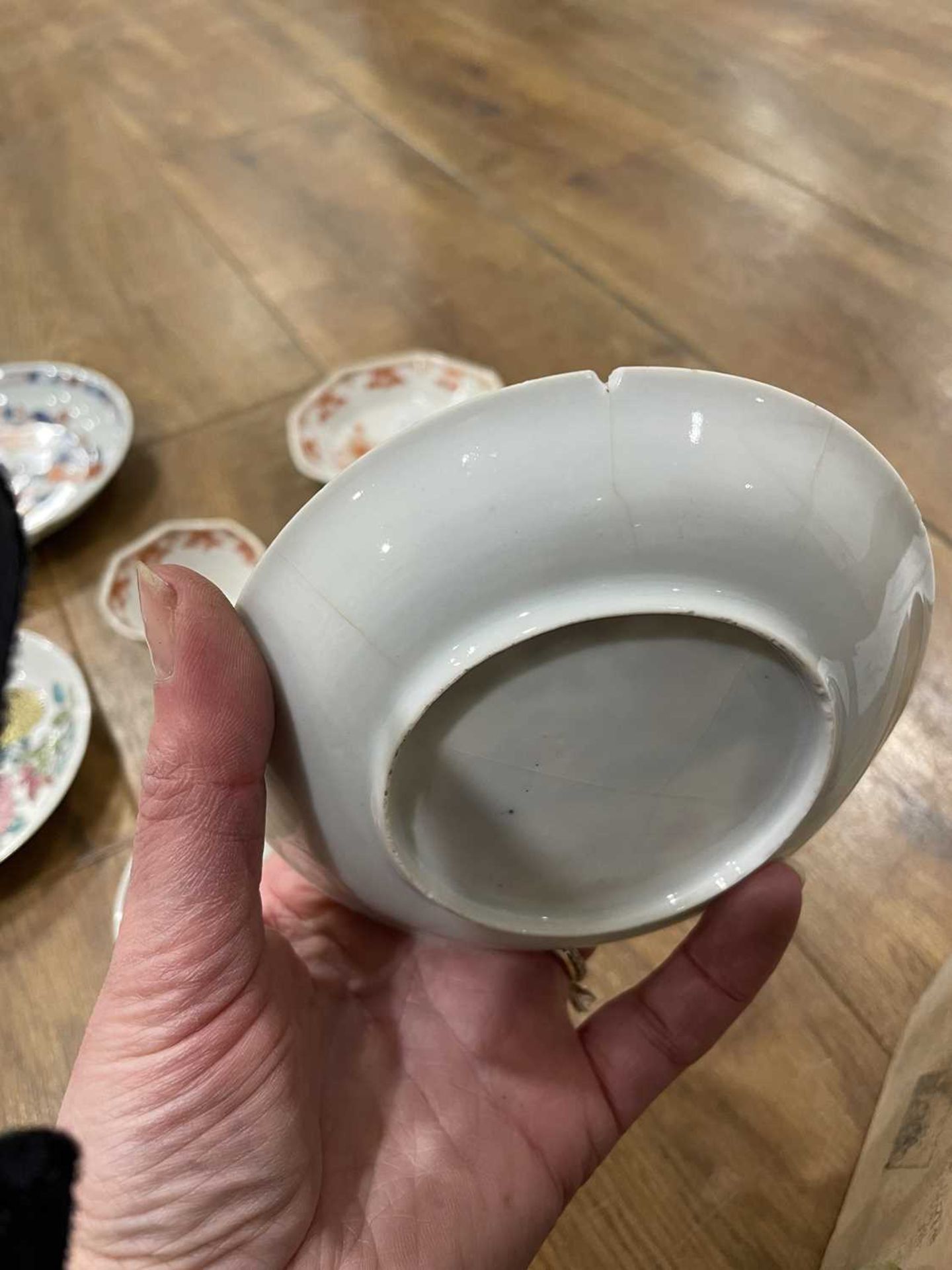 Twelve matching Chinese and other tea bowls, cups and saucers, each decorated in a different - Image 26 of 114