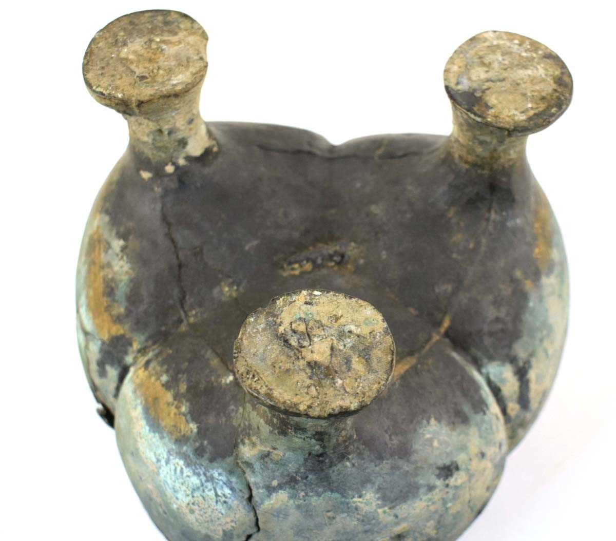 A Chinese green patinated bronze incense burner of tripod form, probably 18th century, h. 21 cm, - Bild 6 aus 44