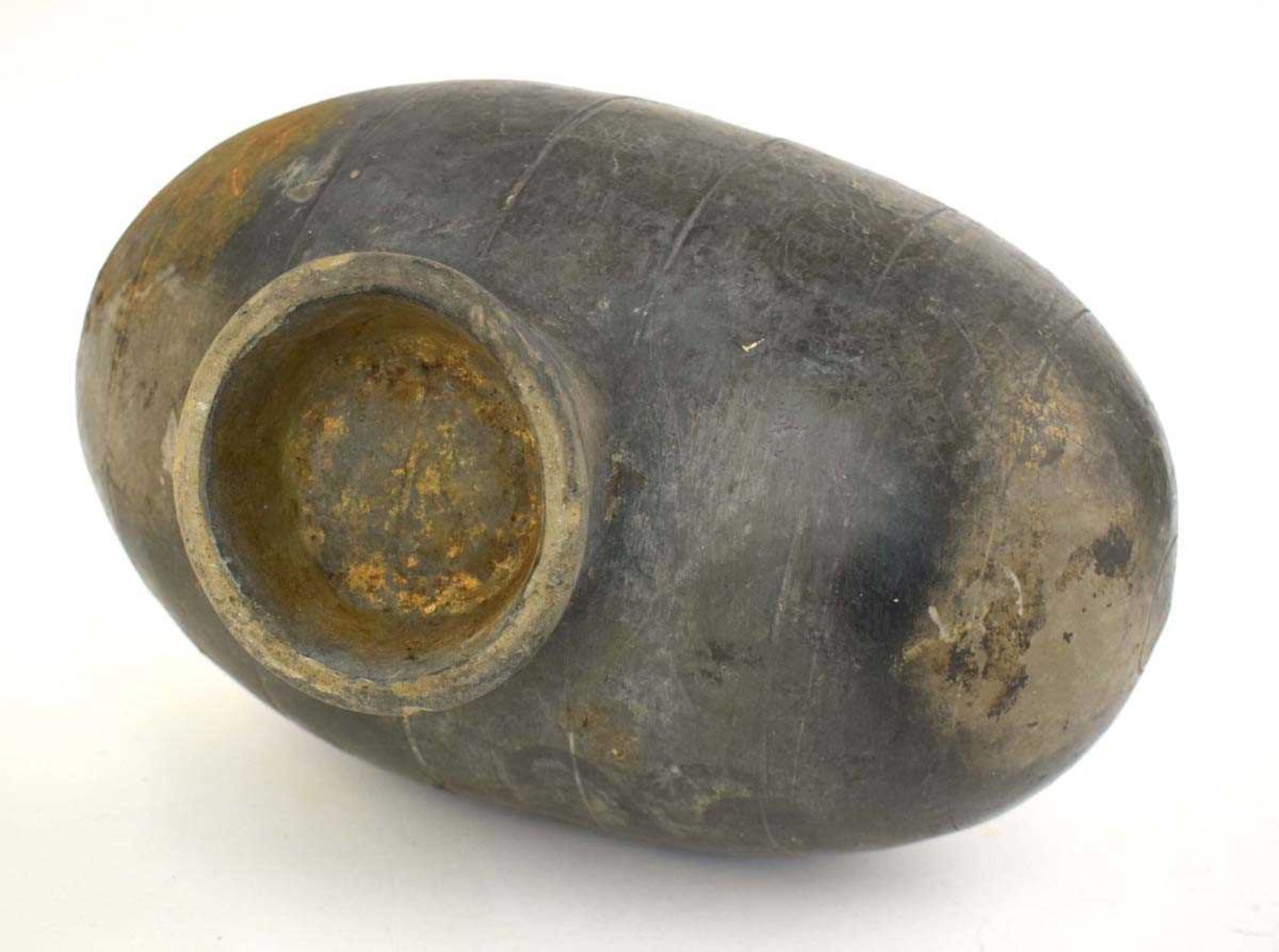 A Chinese pottery cocoon vase, the ovoid body incised with vertical geometric bands, probably Han - Bild 2 aus 3