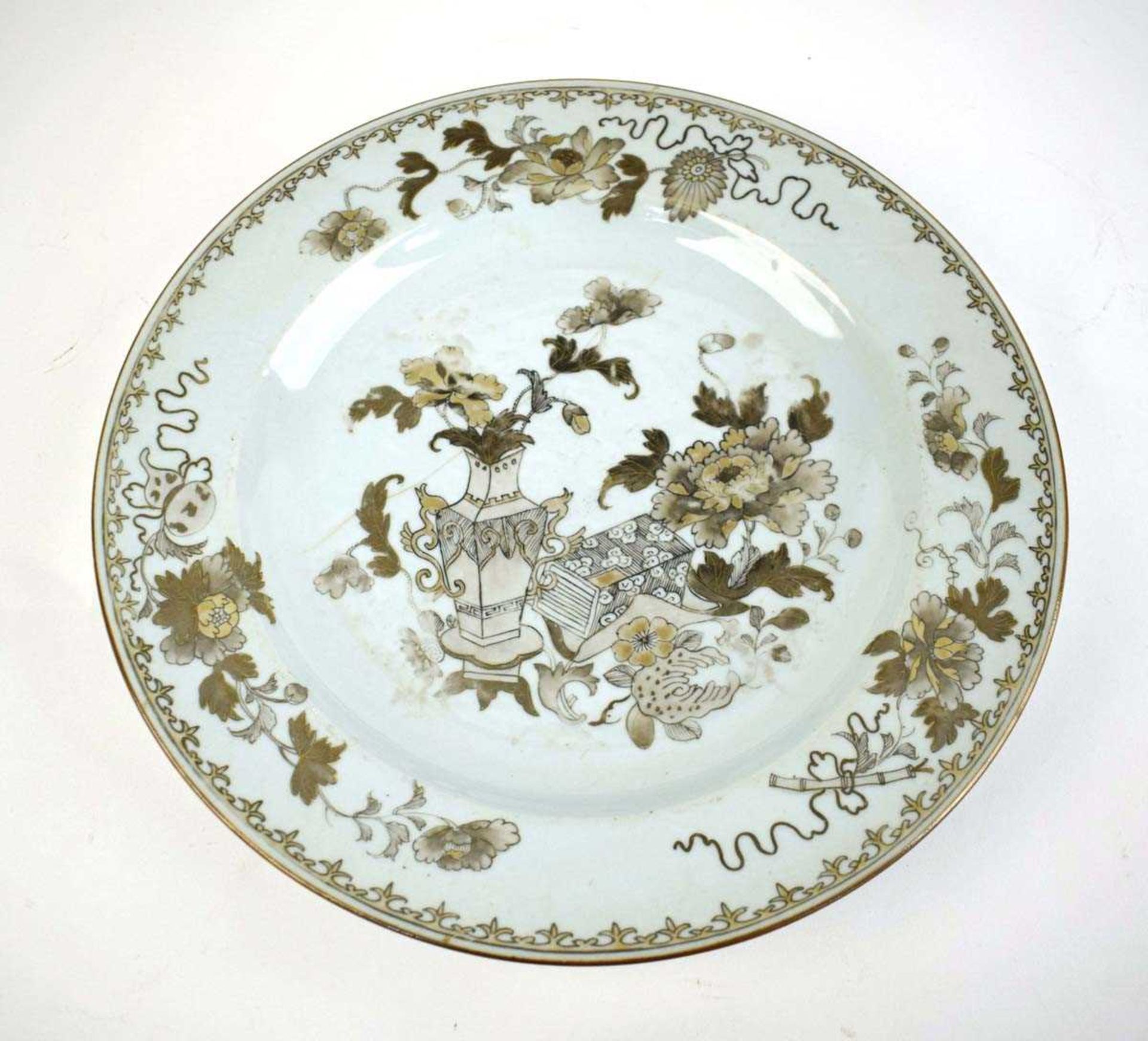 A Chinese en-grisaille charger decorated with an extensive landscape, d. 39.5 cm, together with a - Image 5 of 20