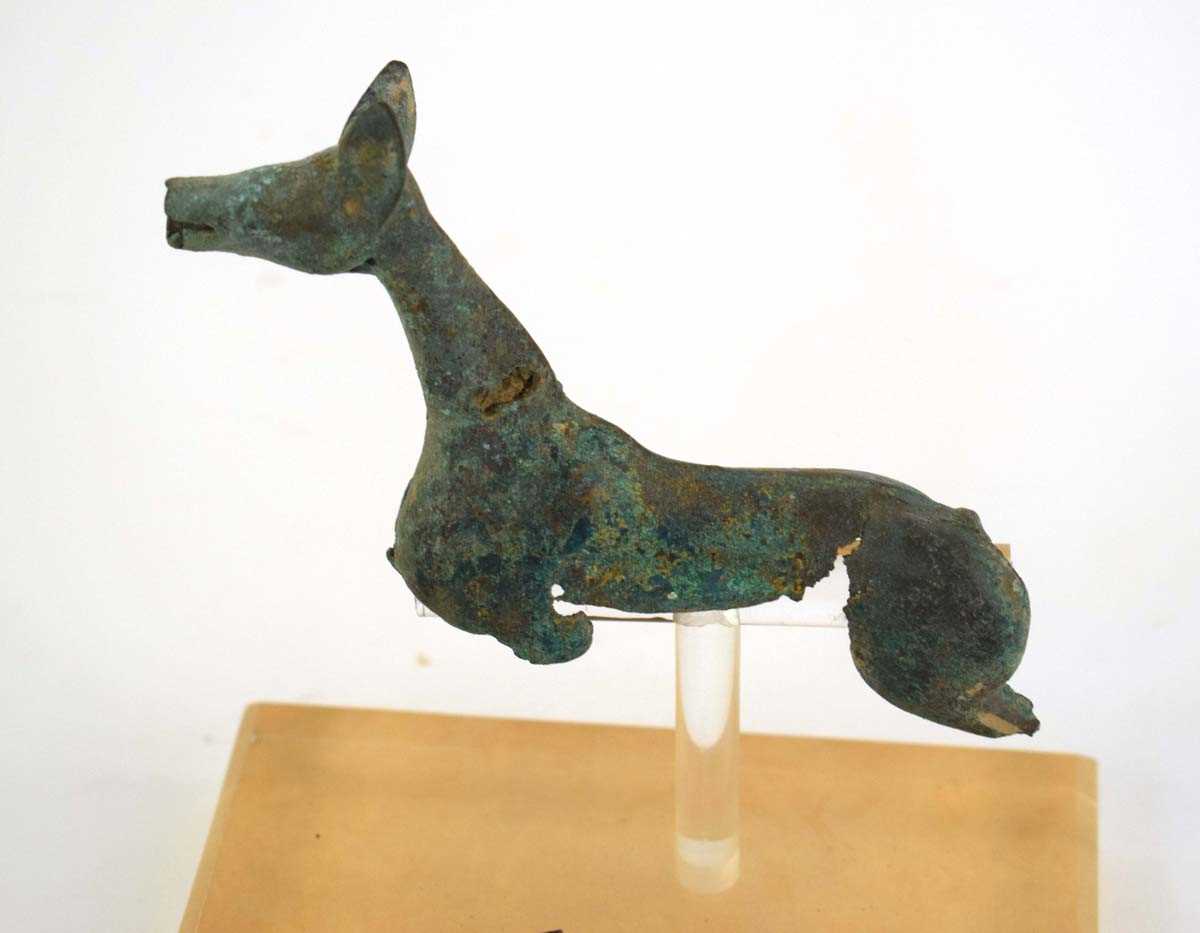An archaic Chinese green patinated bronze figure modelled as a horse, h. 8 cm and a further group of - Image 3 of 19