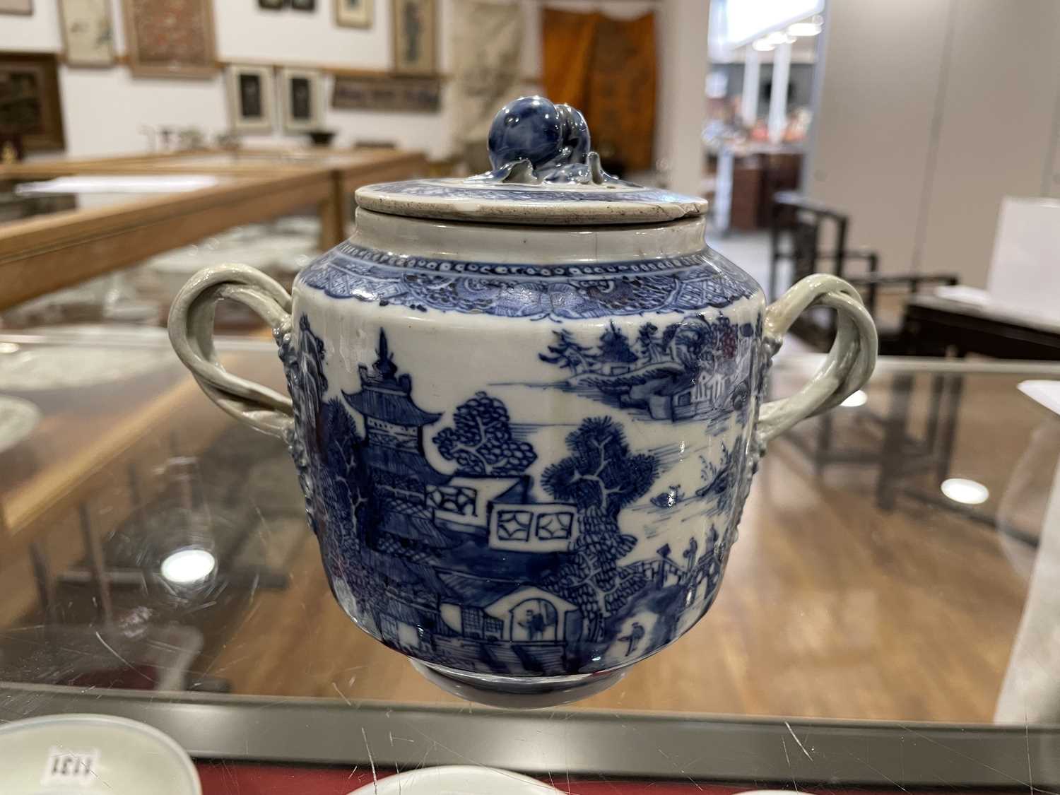 A mixed group of Chinese and other blue and white ceramics including beads, lidded vases, caddies - Image 50 of 82