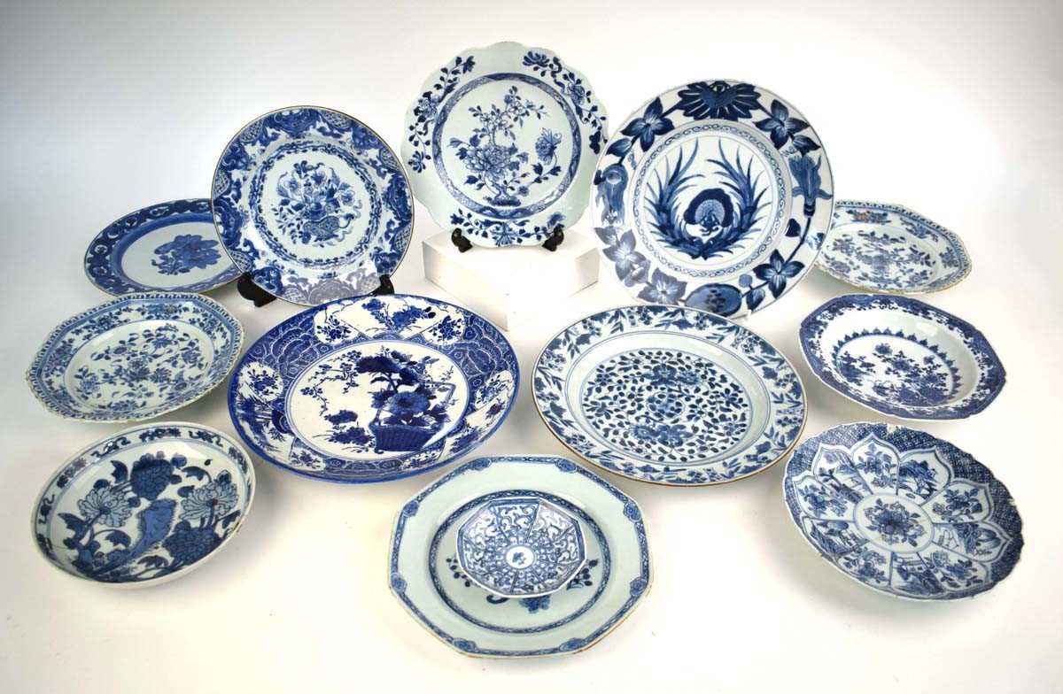 A Chinese blue and white side plate of scalloped form, centrally decorated with flowers in full - Image 2 of 2