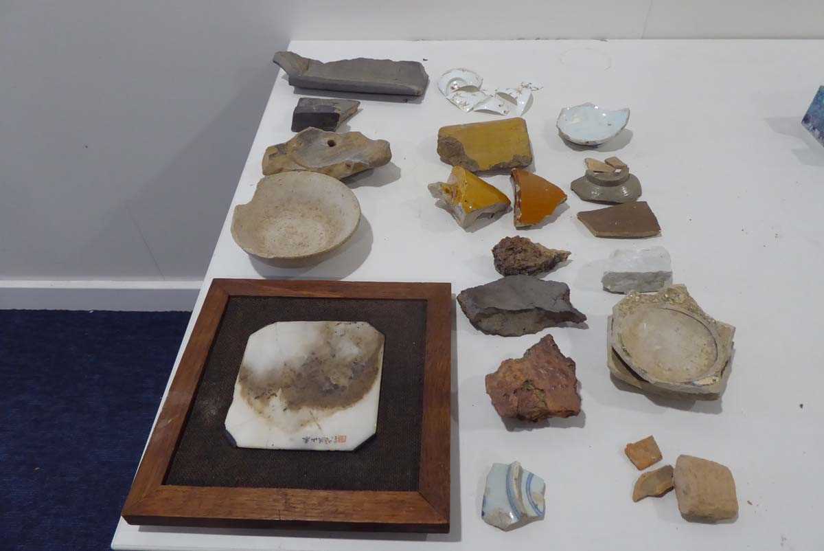 A large quantity of Chinese and other pottery fragments (qty) *from the collection of Phillip - Image 15 of 18