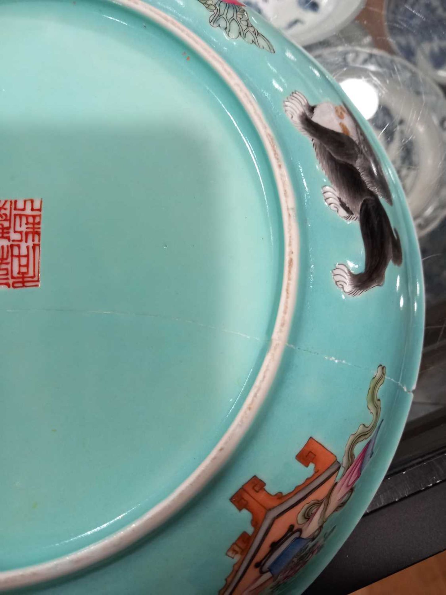 A Cantonese shallow dish all over decorated in coloured enamels with Pekingese dogs, d. 23.5 cm, - Bild 22 aus 41