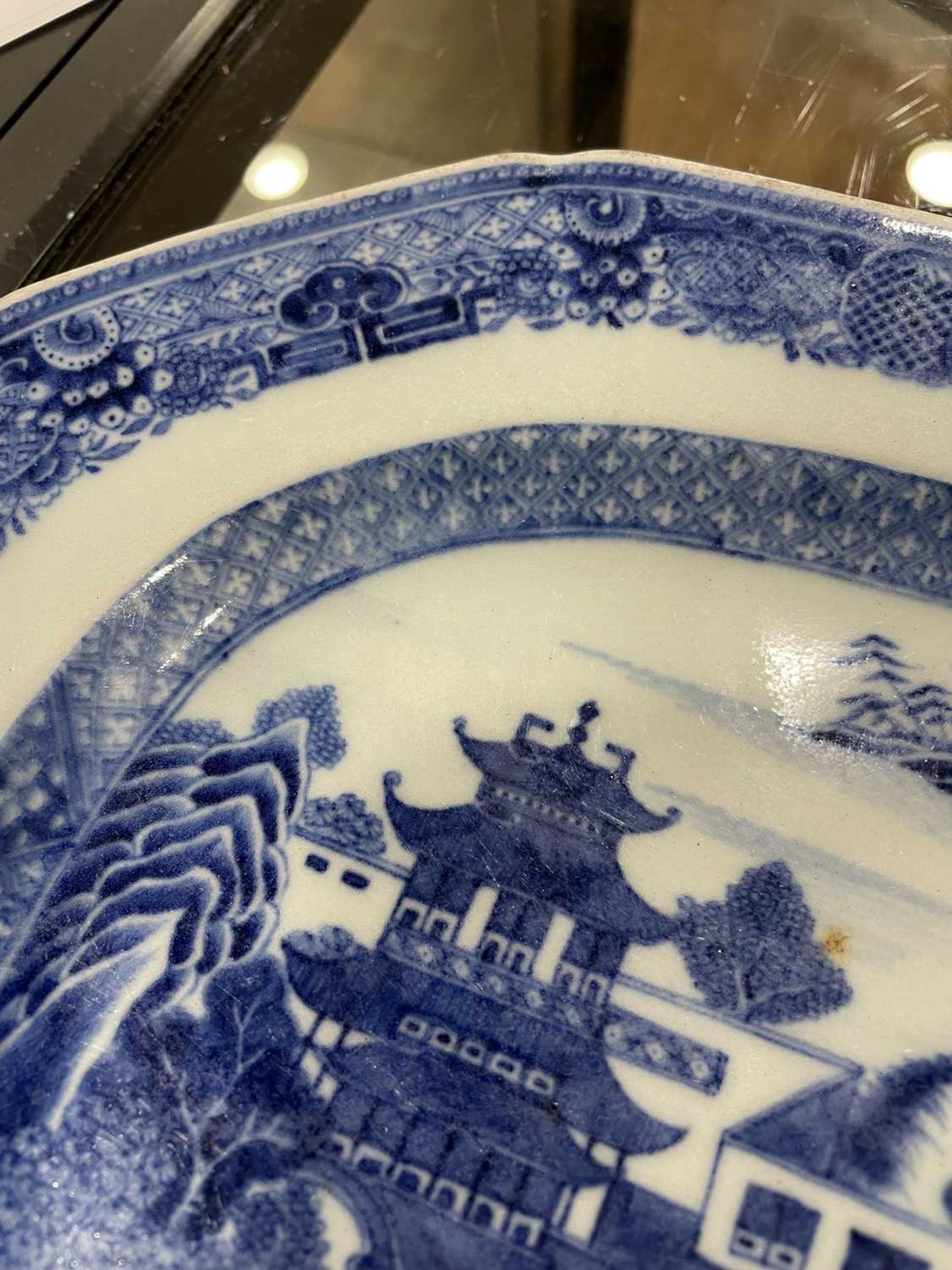 A Chinese blue and white willow pattern charger of typical form, w. 40.5 cm, together with a similar - Image 9 of 33
