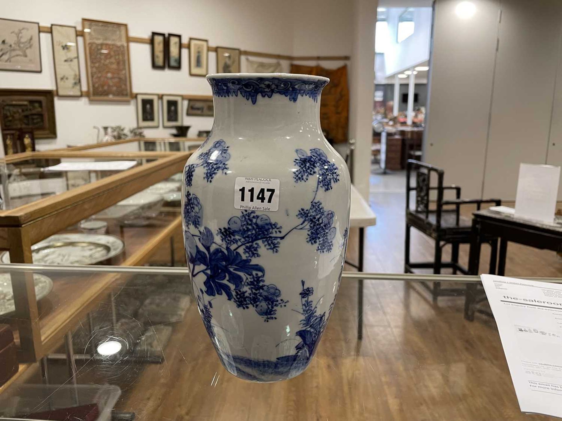 A Chinese blue and white blossom pattern brush pot of cylindrical form on a fixed hardwood base, - Bild 10 aus 54