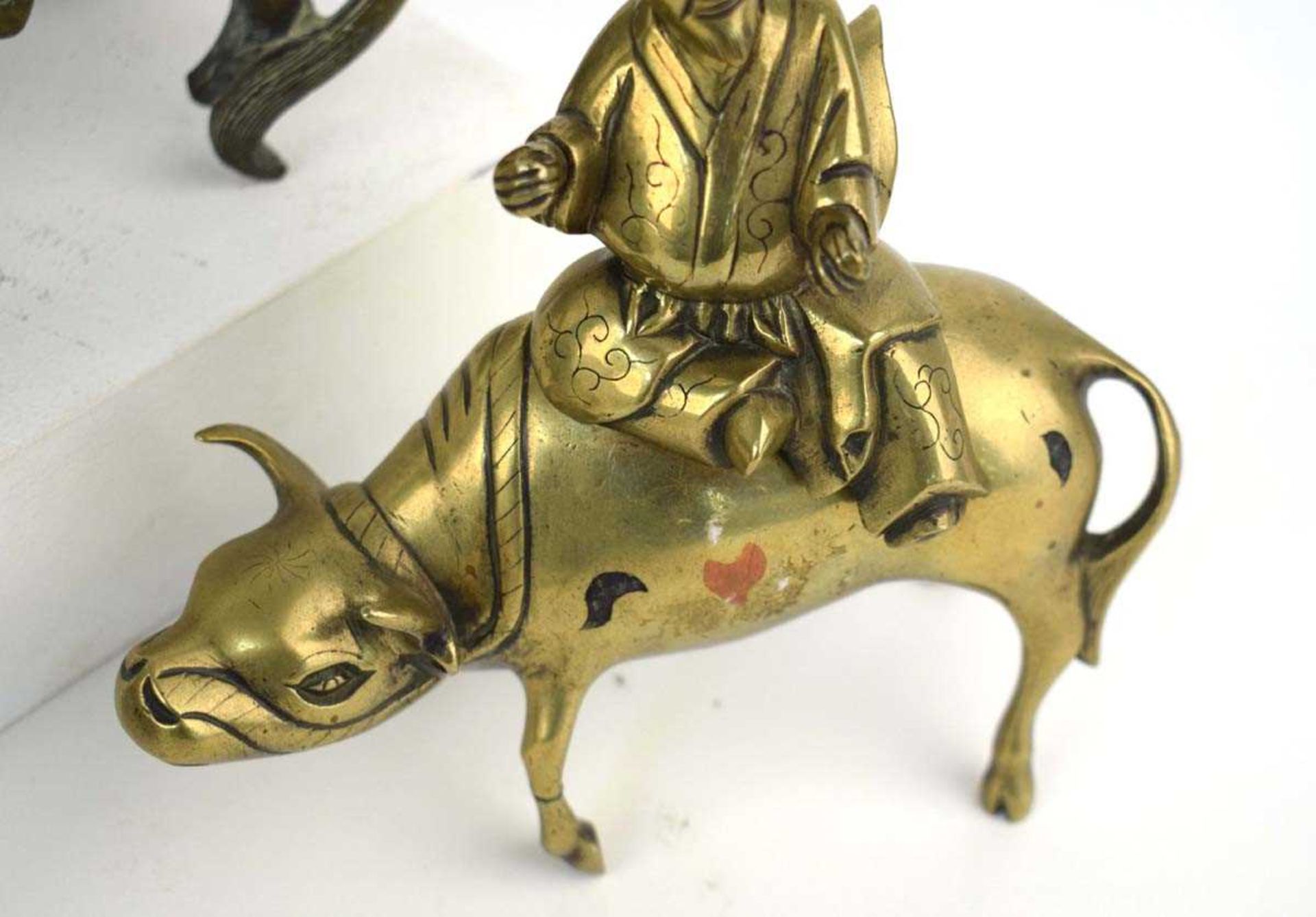 A pair of Chinese brass figures, each modelled as a gentleman seated on a buffalo, max h. 14 cm, - Bild 3 aus 4