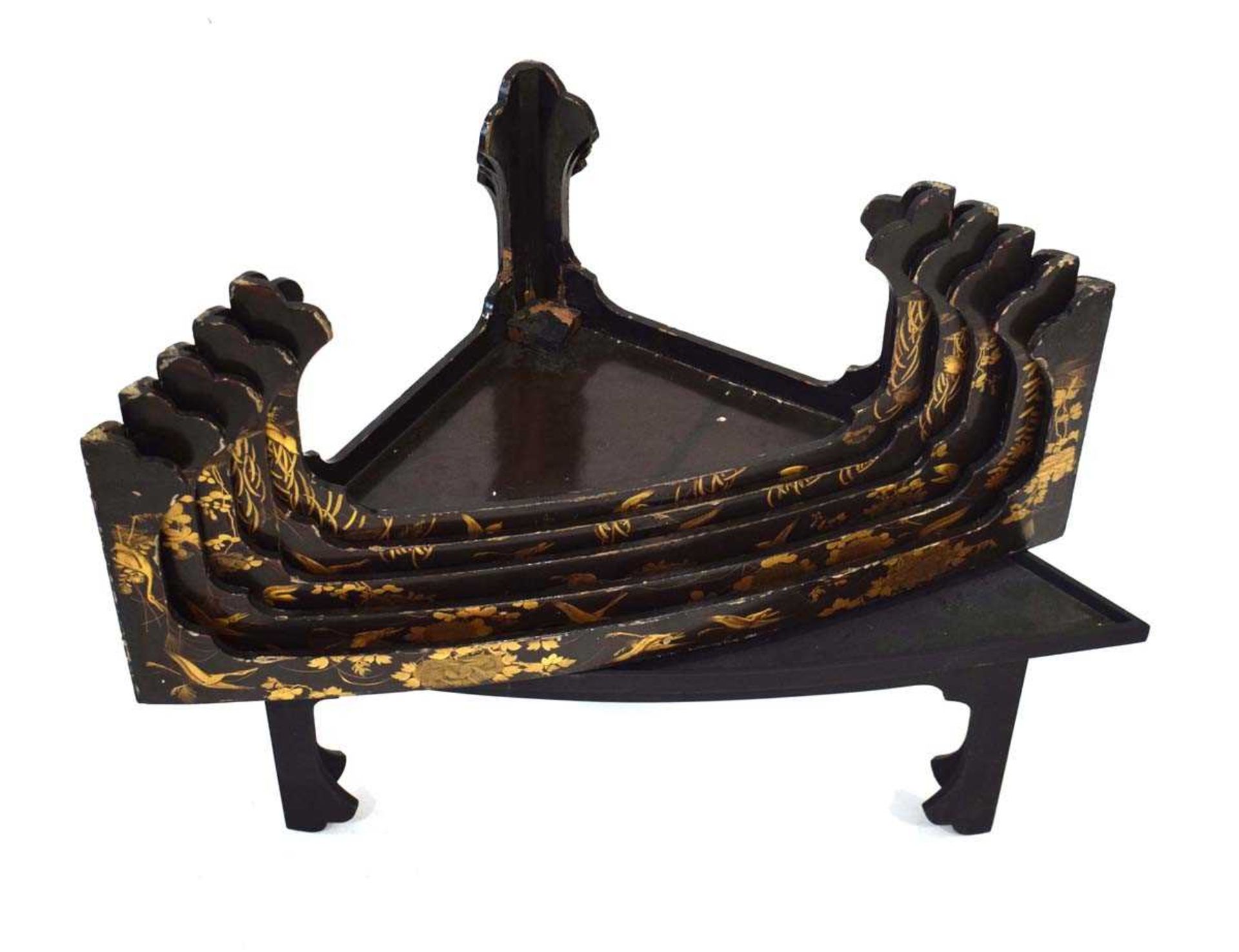 A nest of five Japanese black lacquered corner stands of slightly bowed form, each gilt decorated - Image 6 of 6