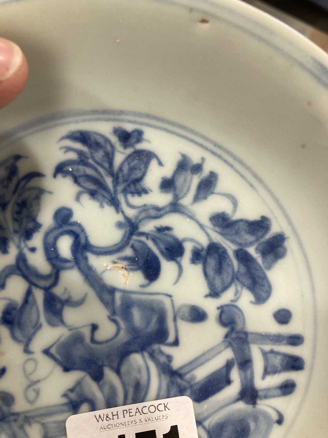 A Chinese Ming Dynasty blue and white dish centrally decorated with a pair of deer, d. 10 cm, - Image 14 of 14