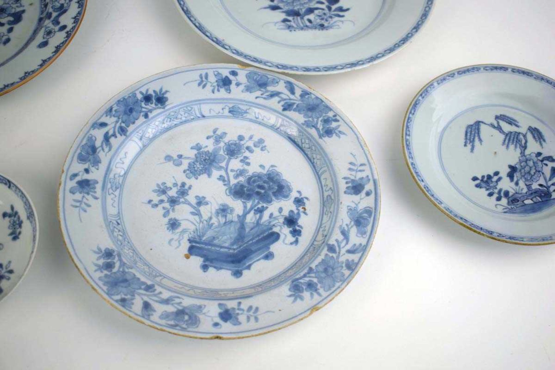 A Chinese blue and white side plate, centrally decorated with floral blooms within a diamond - Image 2 of 3