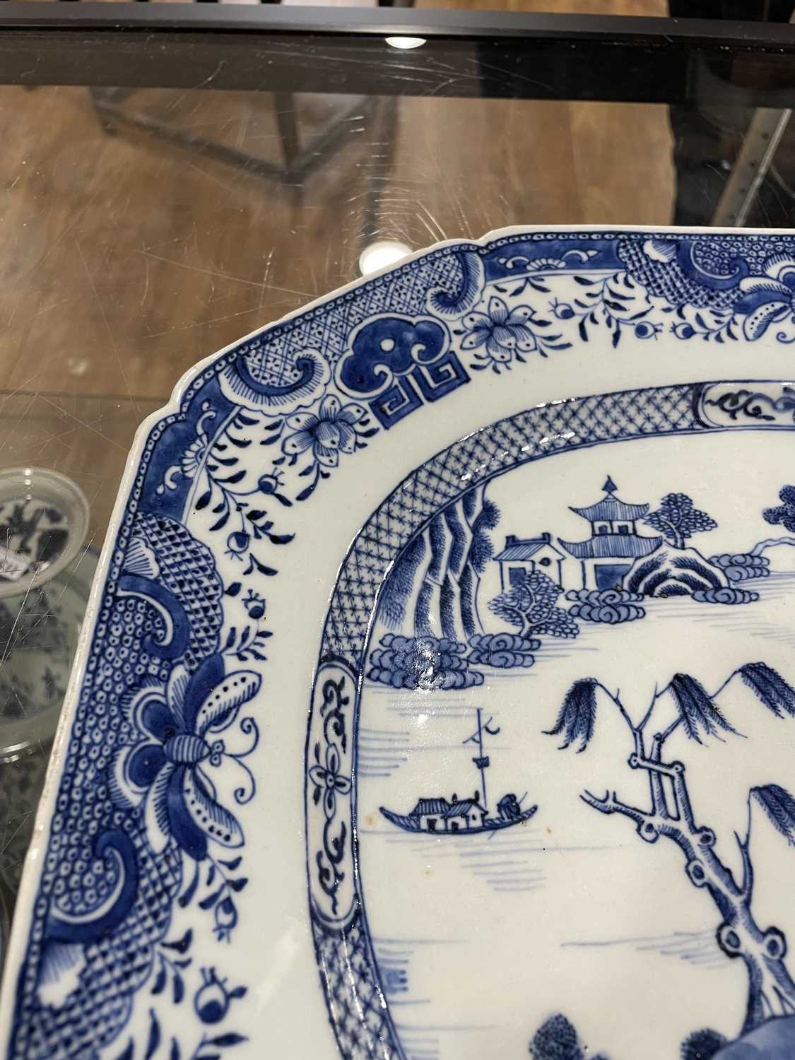 A Chinese blue and white willow pattern charger of typical form, w. 40.5 cm, together with a similar - Image 19 of 33