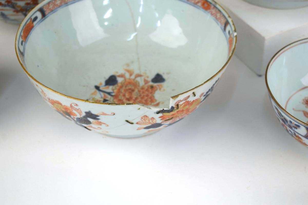 A Chinese bowl centrally decorated with a vase of flowers in the Imari palette, d. 25.5 cm, together - Image 2 of 5