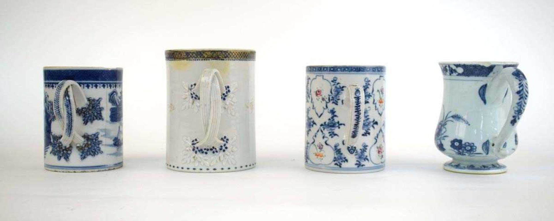 A Chinese Export blue and white tankard with entwined handle and concentric ring decoration, h. 14 - Image 3 of 6