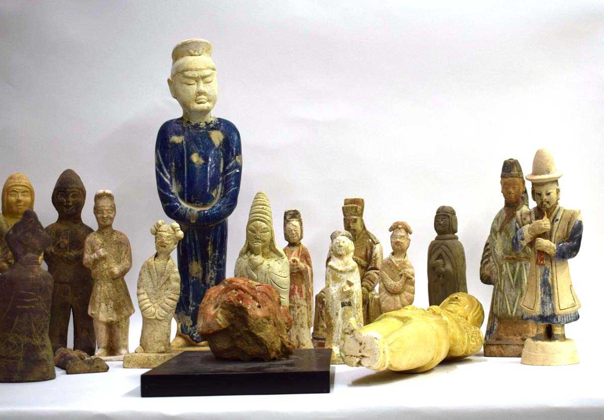 Twenty-three Chinese pottery tomb and other figures of varying sizes, including a mounted mask, l. - Image 3 of 36