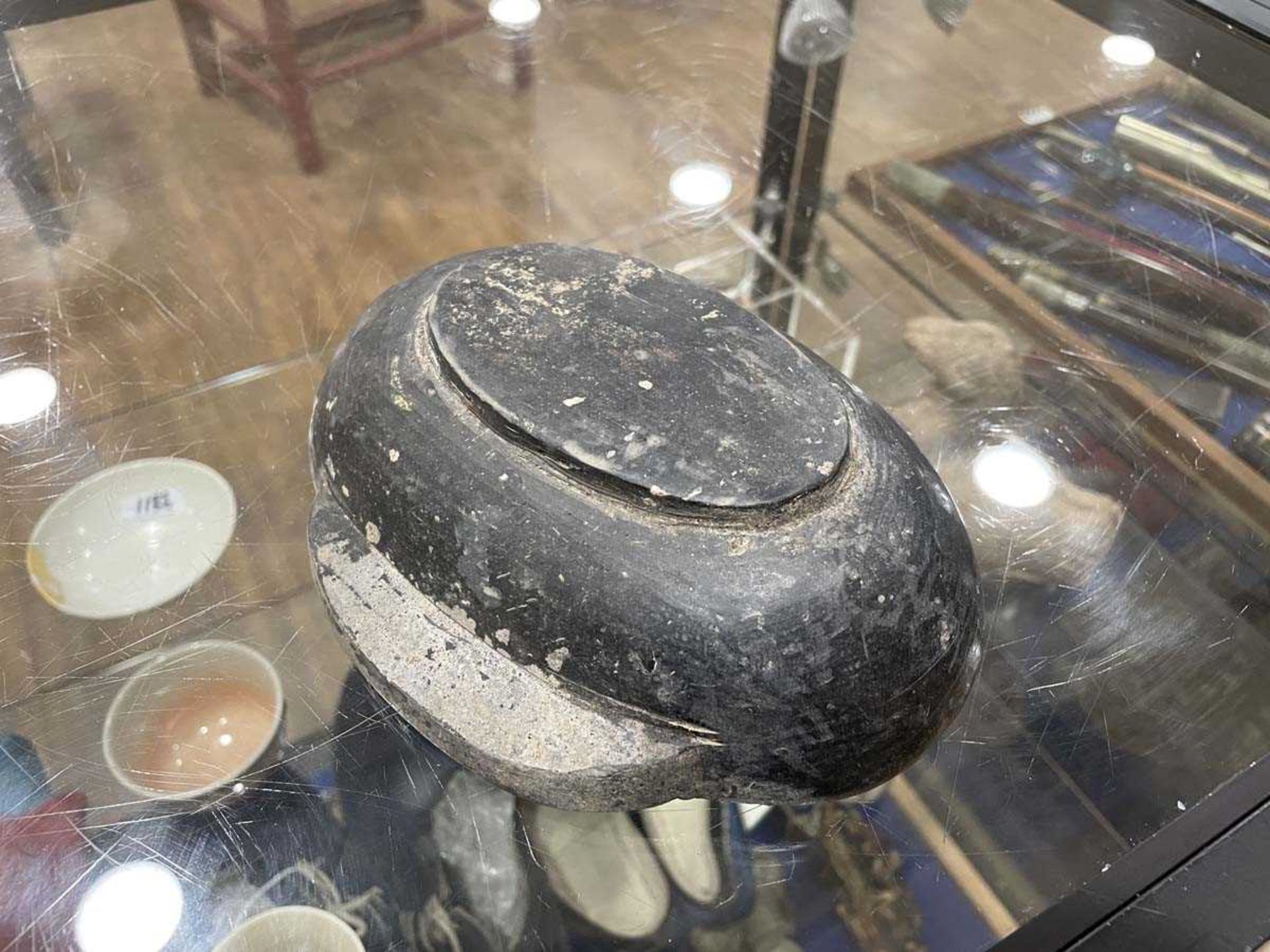 A Chinese archaic pottery ear cup decorated in a black glaze, l. 18 cm, boxed, together with two - Bild 18 aus 19