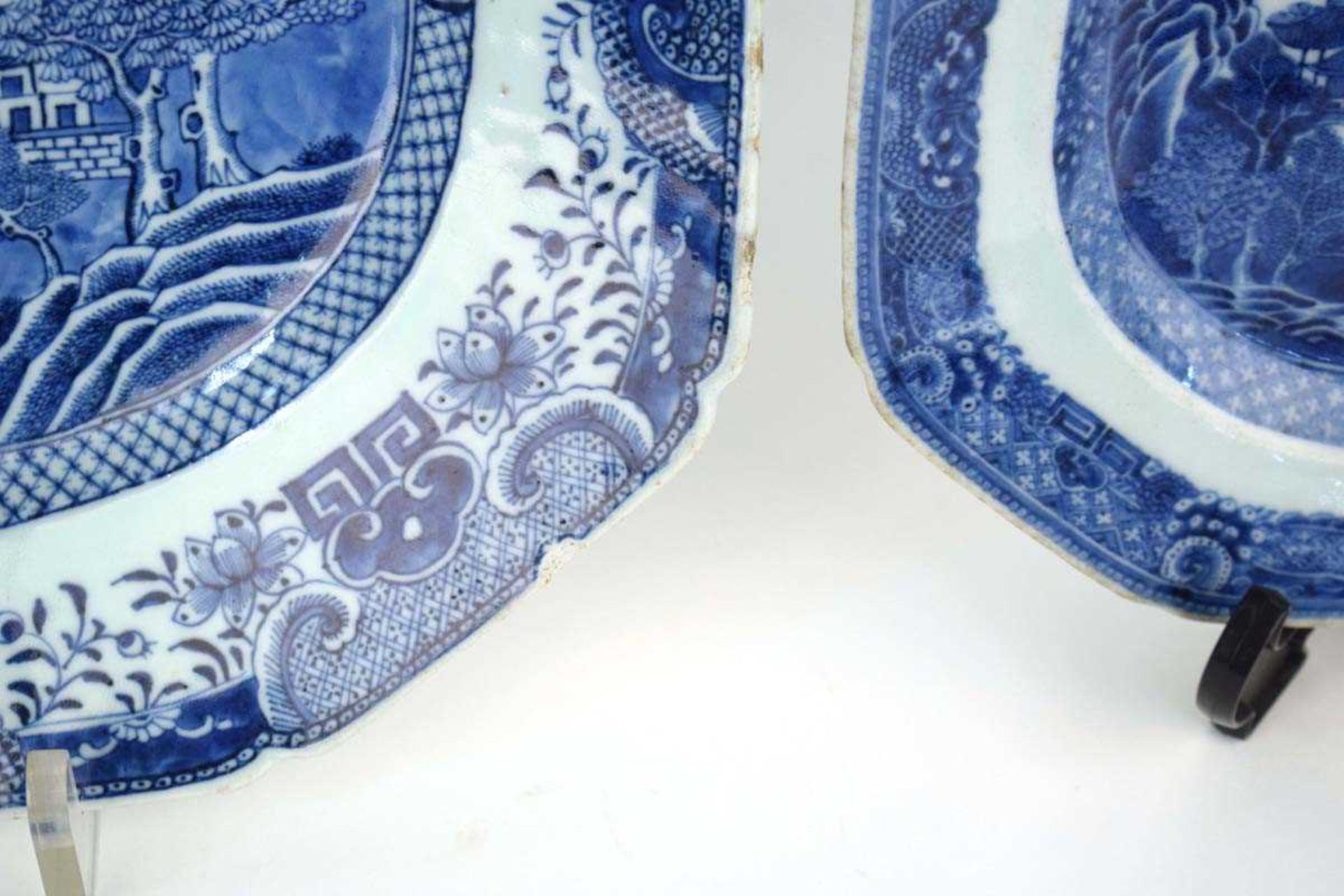 A Chinese blue and white willow pattern charger of typical form, w. 40.5 cm, together with a similar - Image 2 of 33