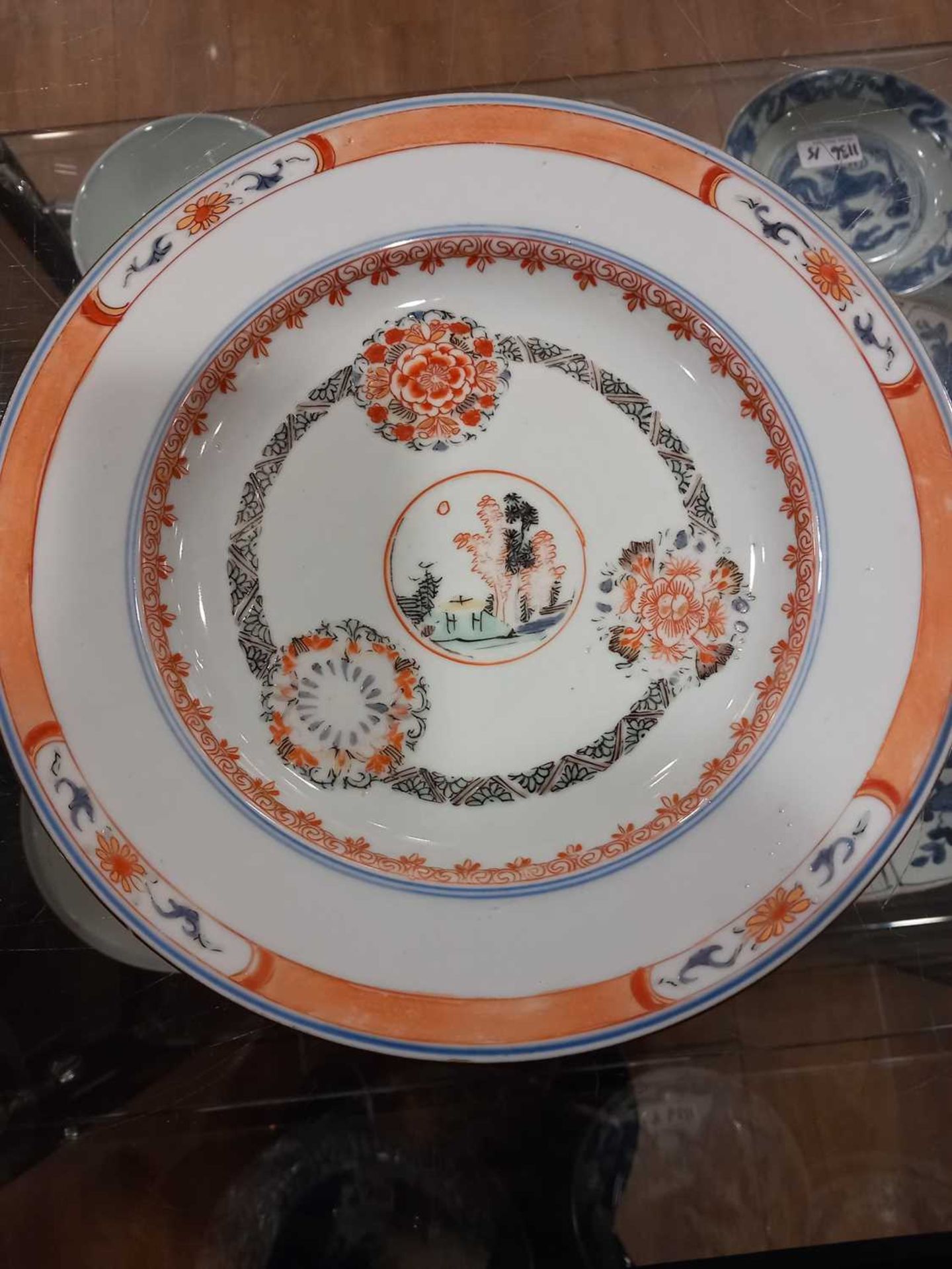 A Cantonese shallow dish all over decorated in coloured enamels with Pekingese dogs, d. 23.5 cm, - Bild 14 aus 41