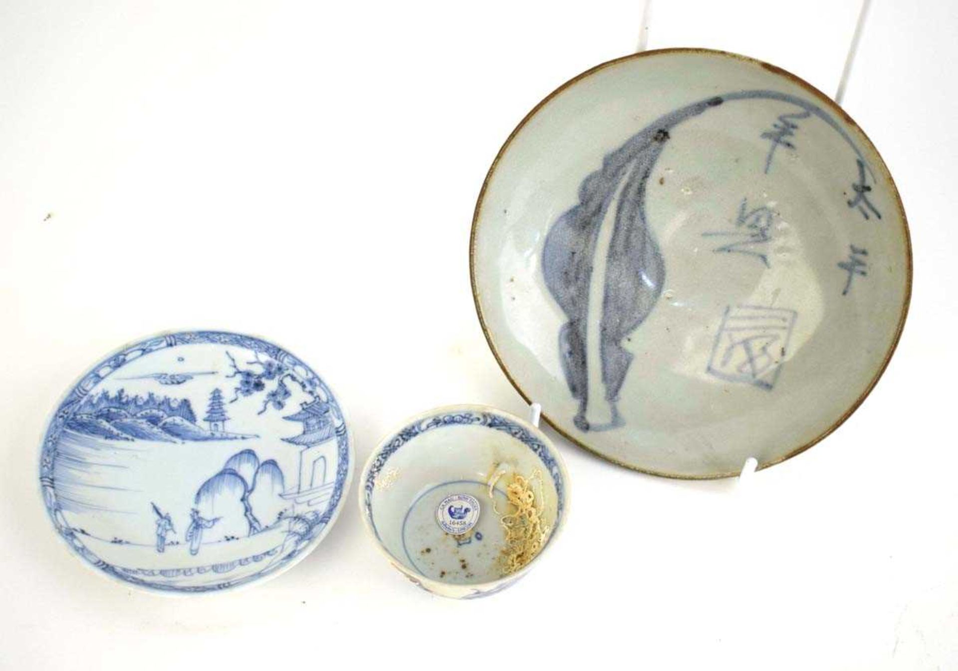 A Ca Mau/Binh Thuan cargo blue and white tea bowl and saucer, each decorated with a traditional - Image 2 of 7