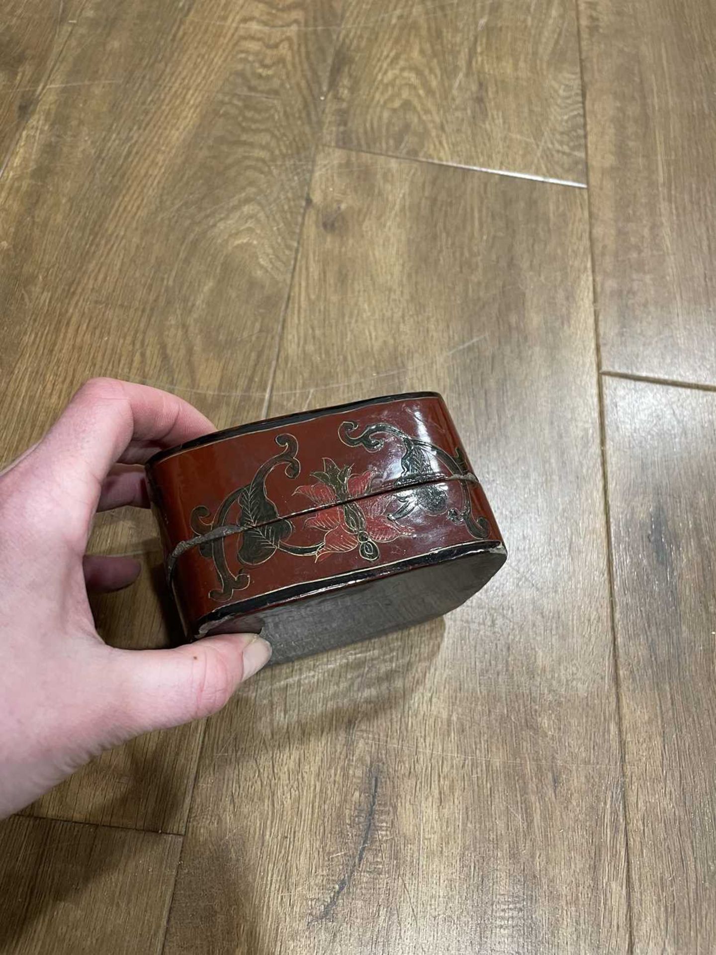 A Japanese lacquer work charger decorated with a view of Mount Fuji, d. 33 cm, together with a - Bild 29 aus 46