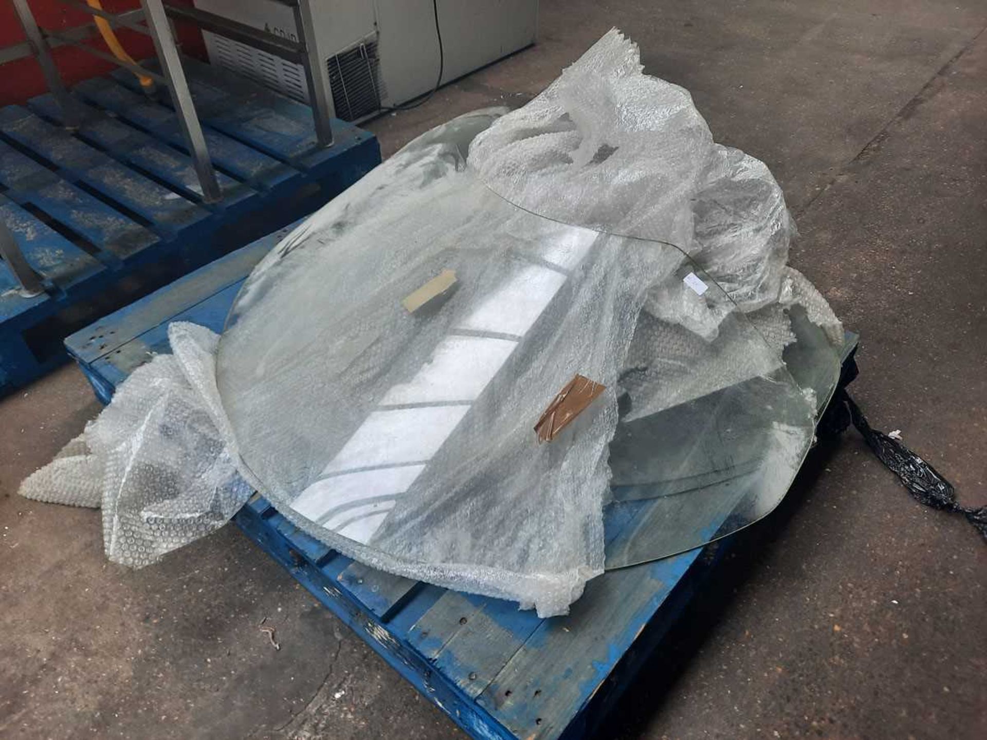 +VAT 3 Lola T610 glass windscreens