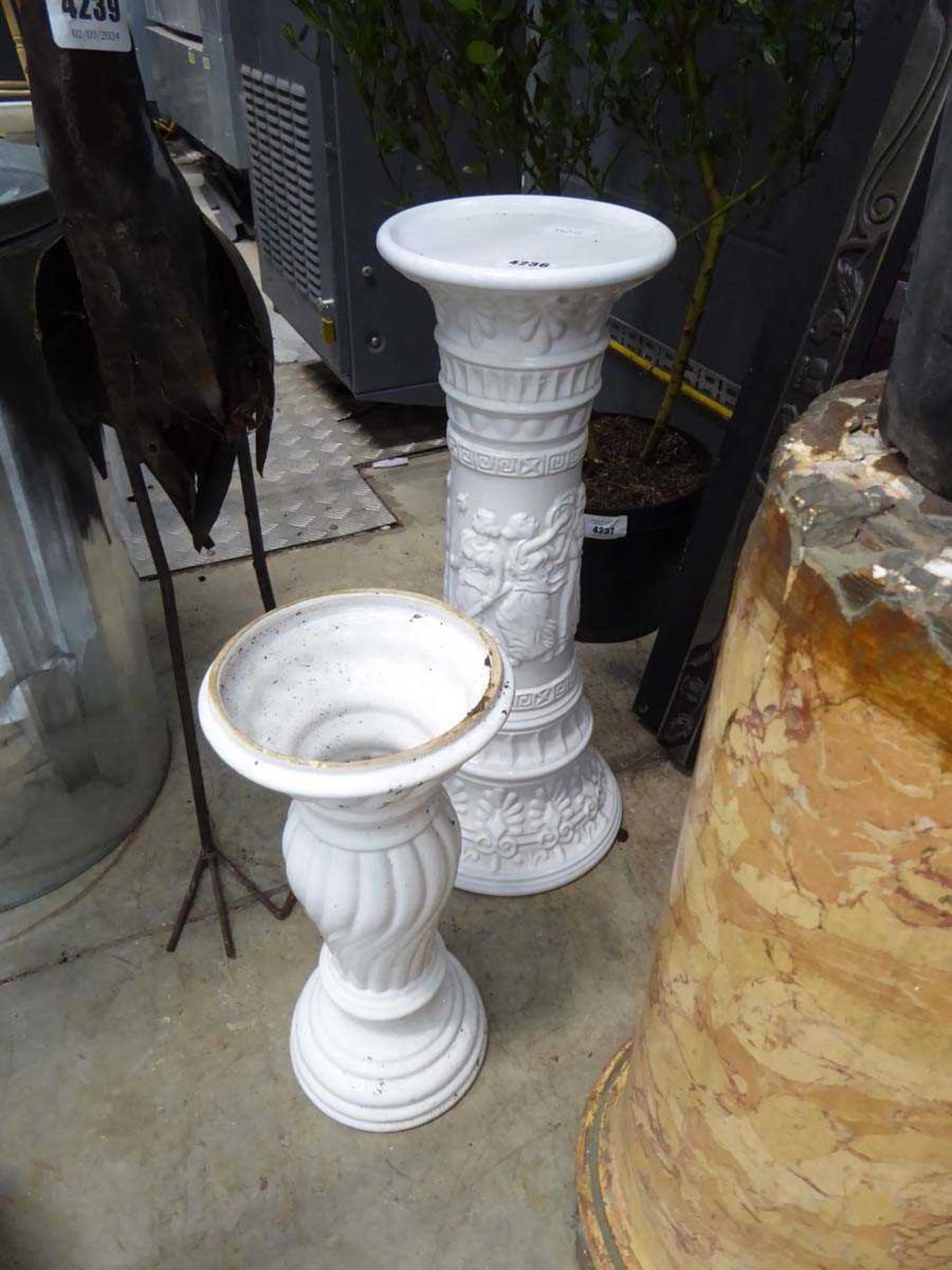 White pot stand and pot