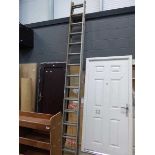 Double aluminium extension ladder