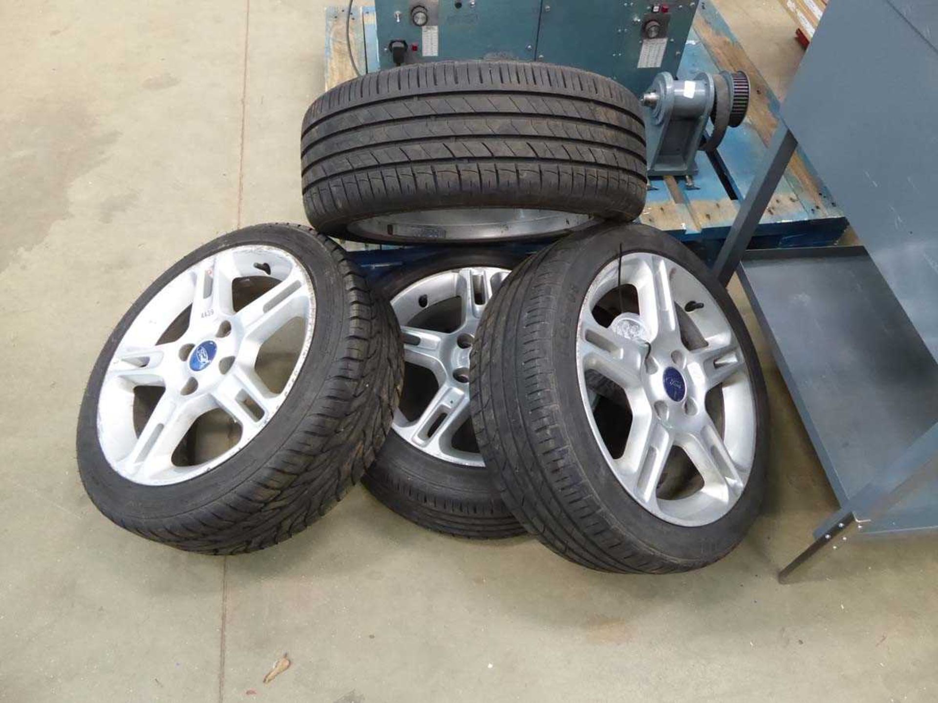 4 x Fiesta alloy wheels and tyres