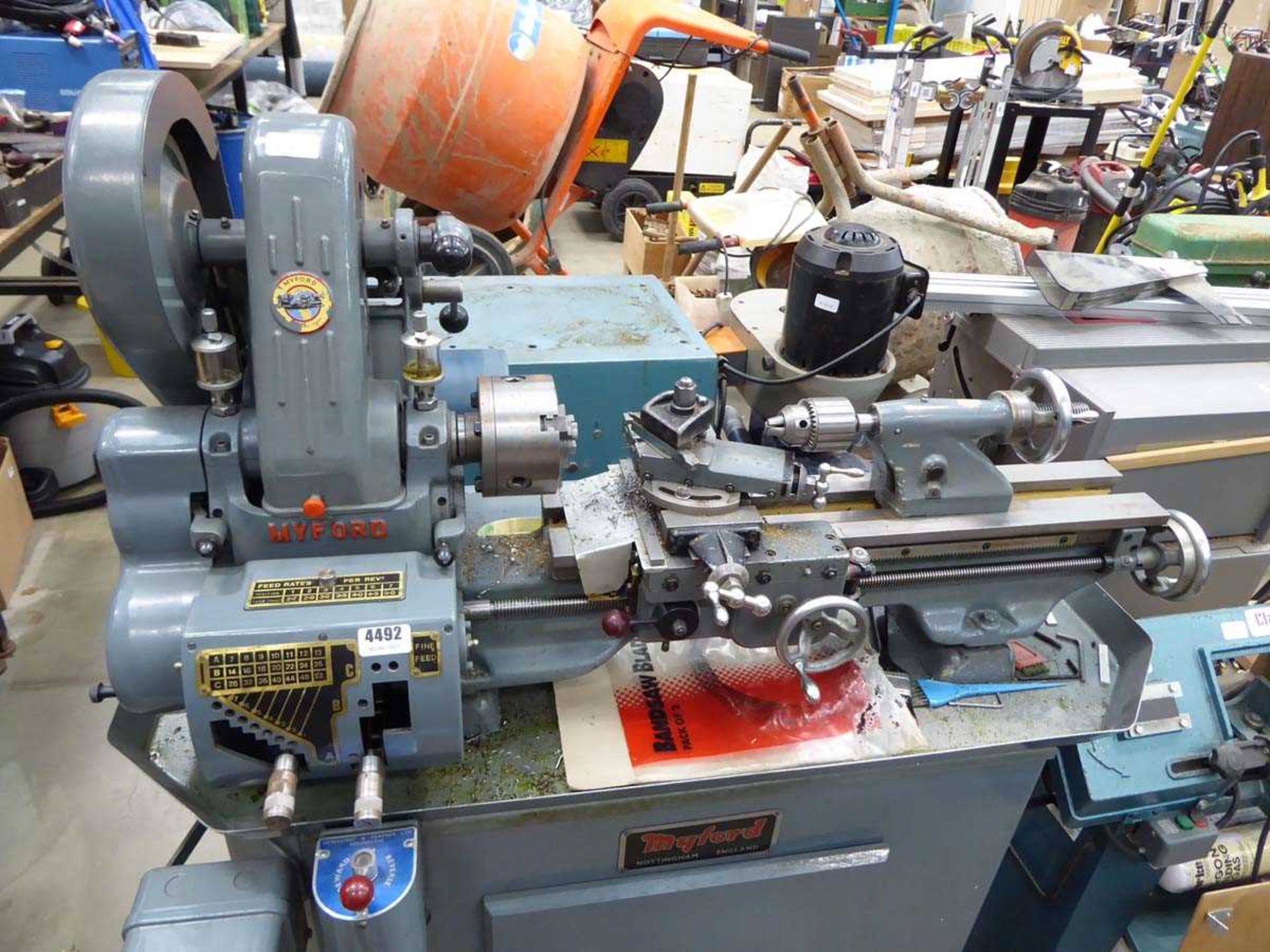 Myford ML7 metal working lathe on cabinet base - Bild 2 aus 2