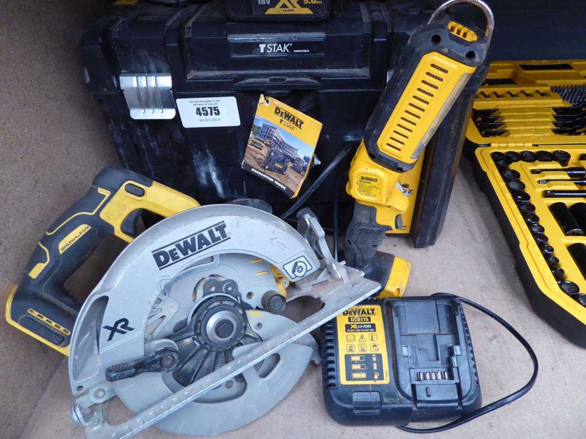 +VAT DeWalt tool set consisting of circular saw, jig saw, impact drive drill, torch, 3 batteries and - Image 3 of 3