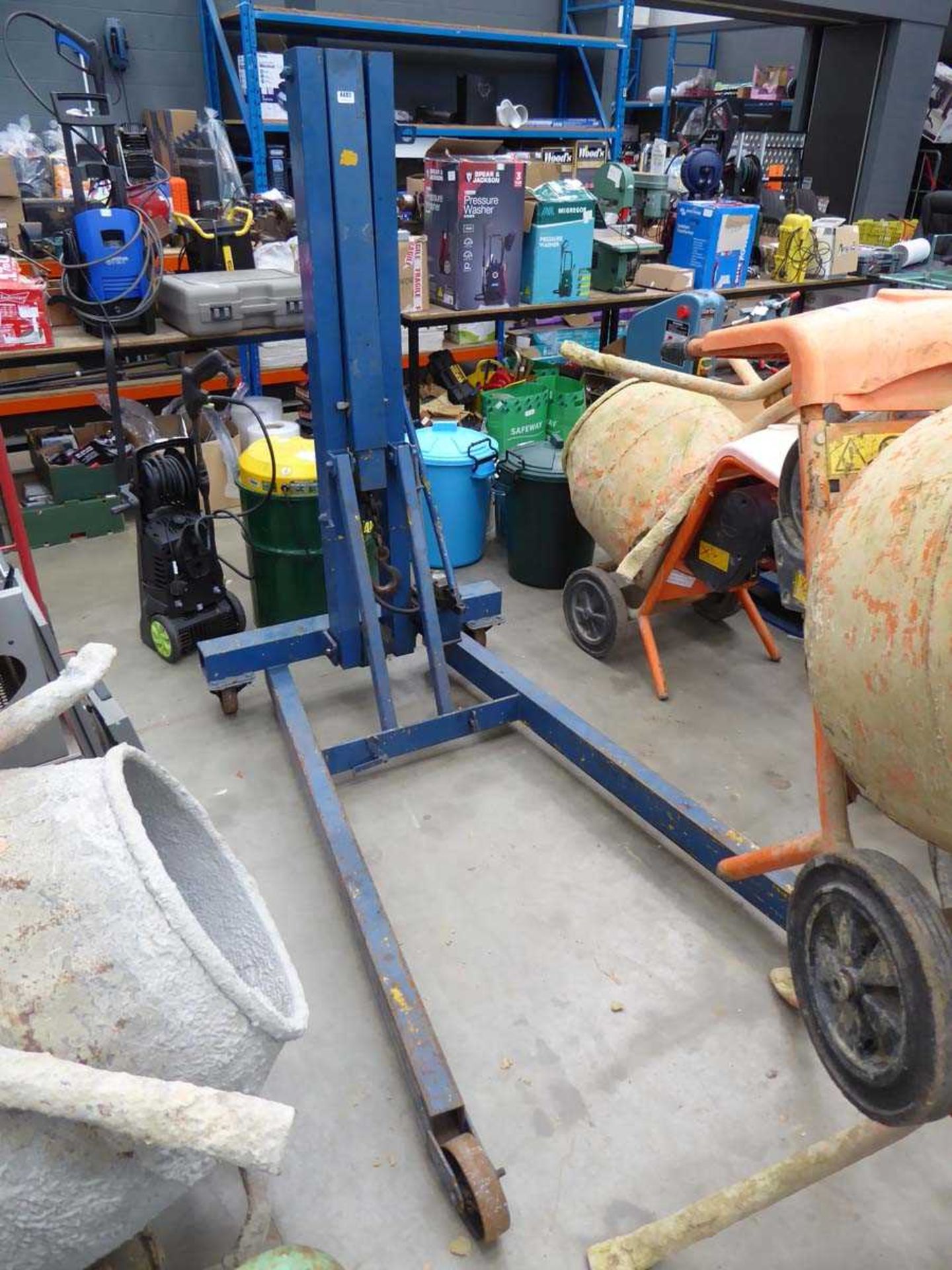 Folding garage floor engine crane