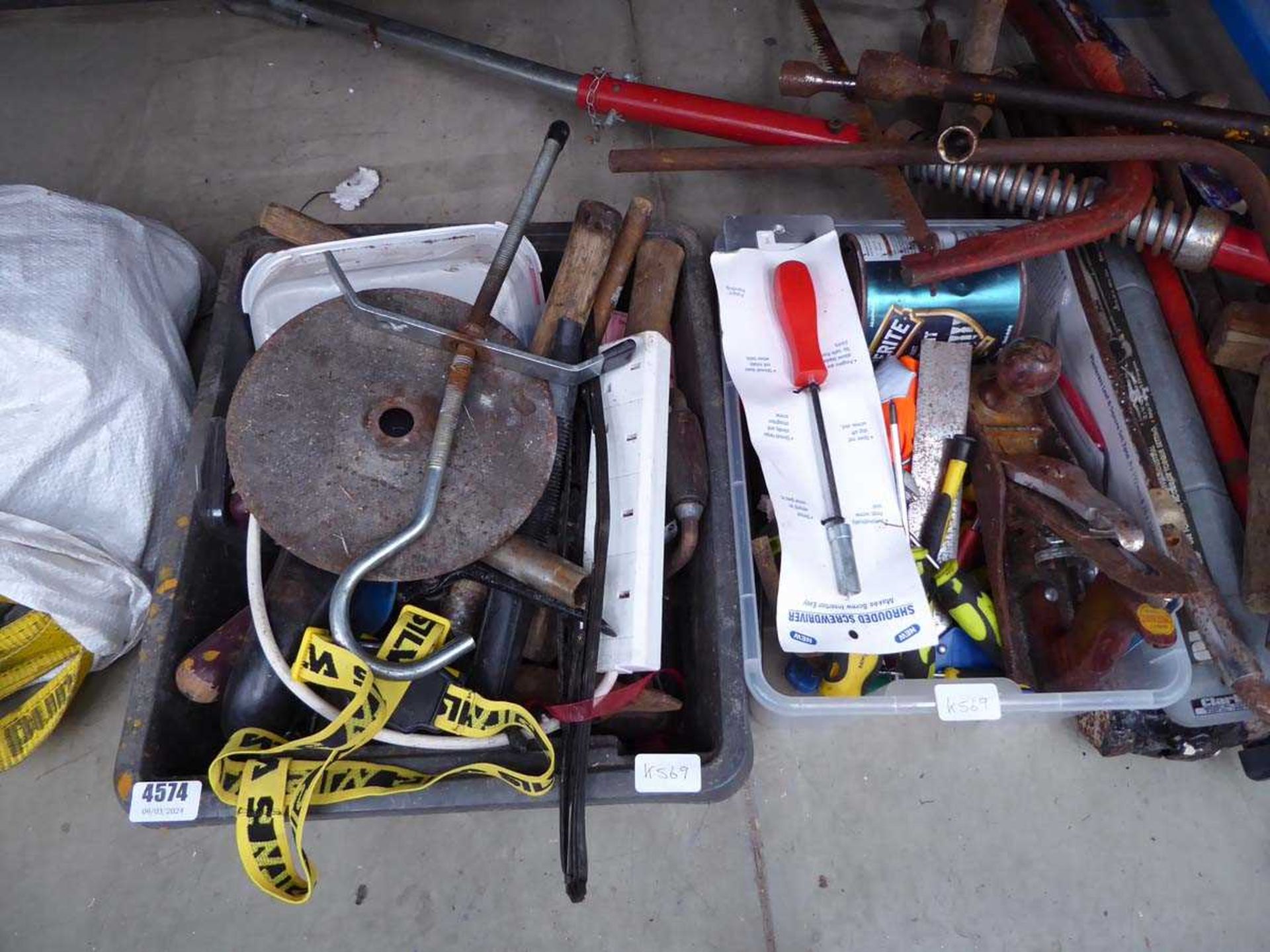 Bag containing lorry straps and various assorted tools - Bild 3 aus 4