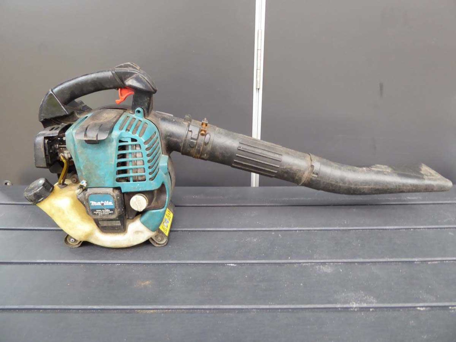 Makita petrol powered leaf blower - Image 2 of 2