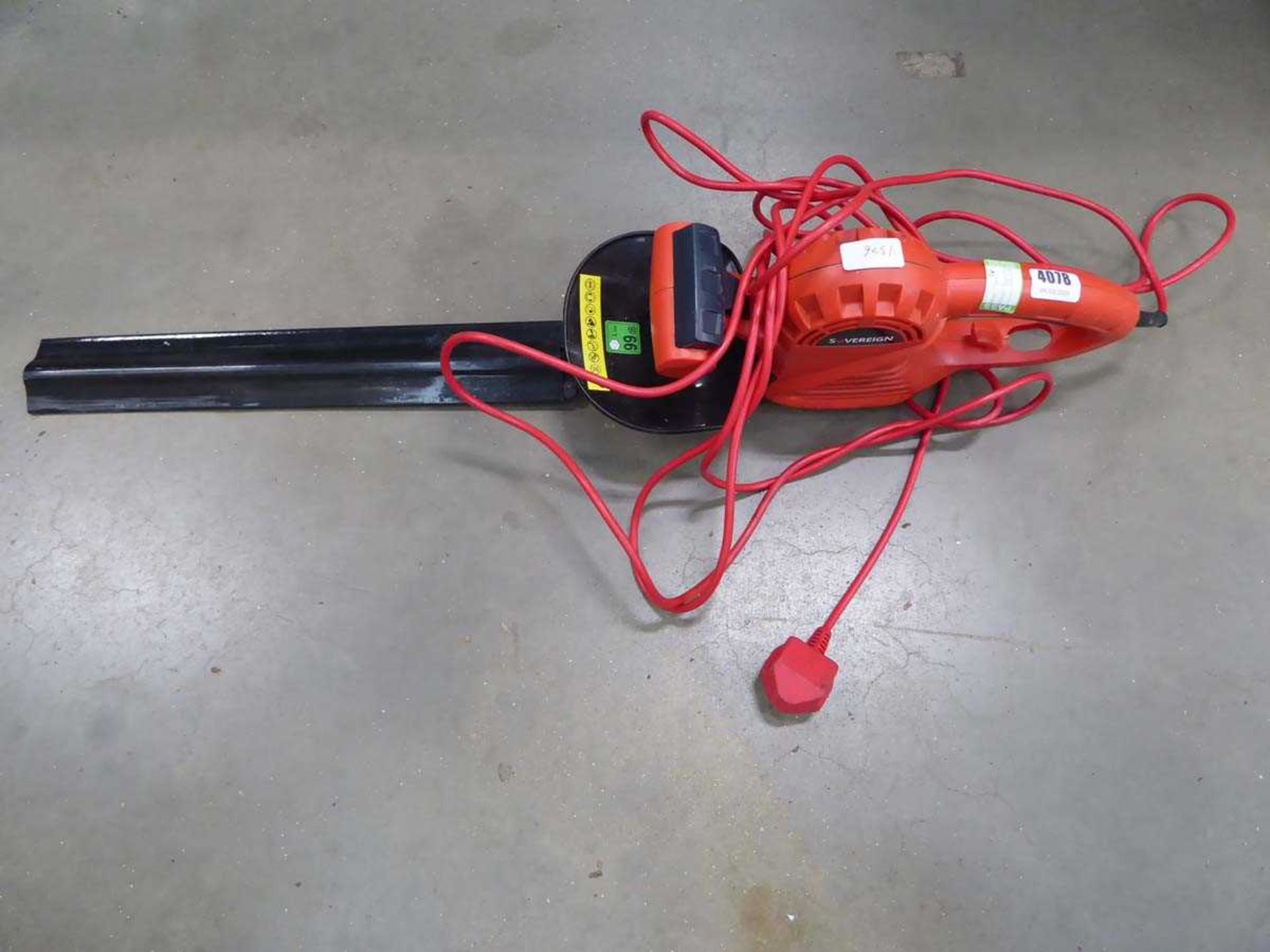 Small electric hedge cutter