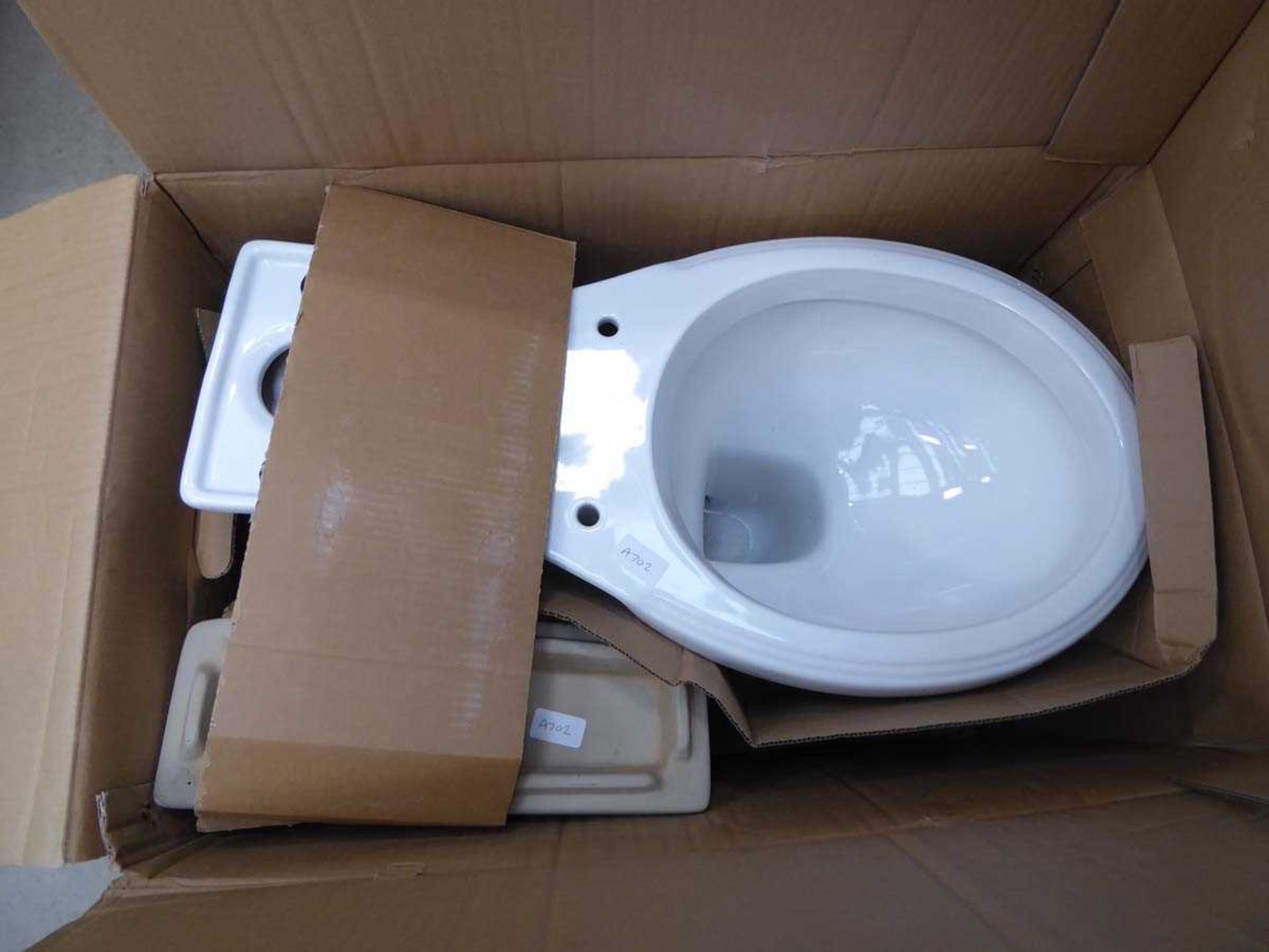 Boxed toilet pan and cistern - Image 2 of 2