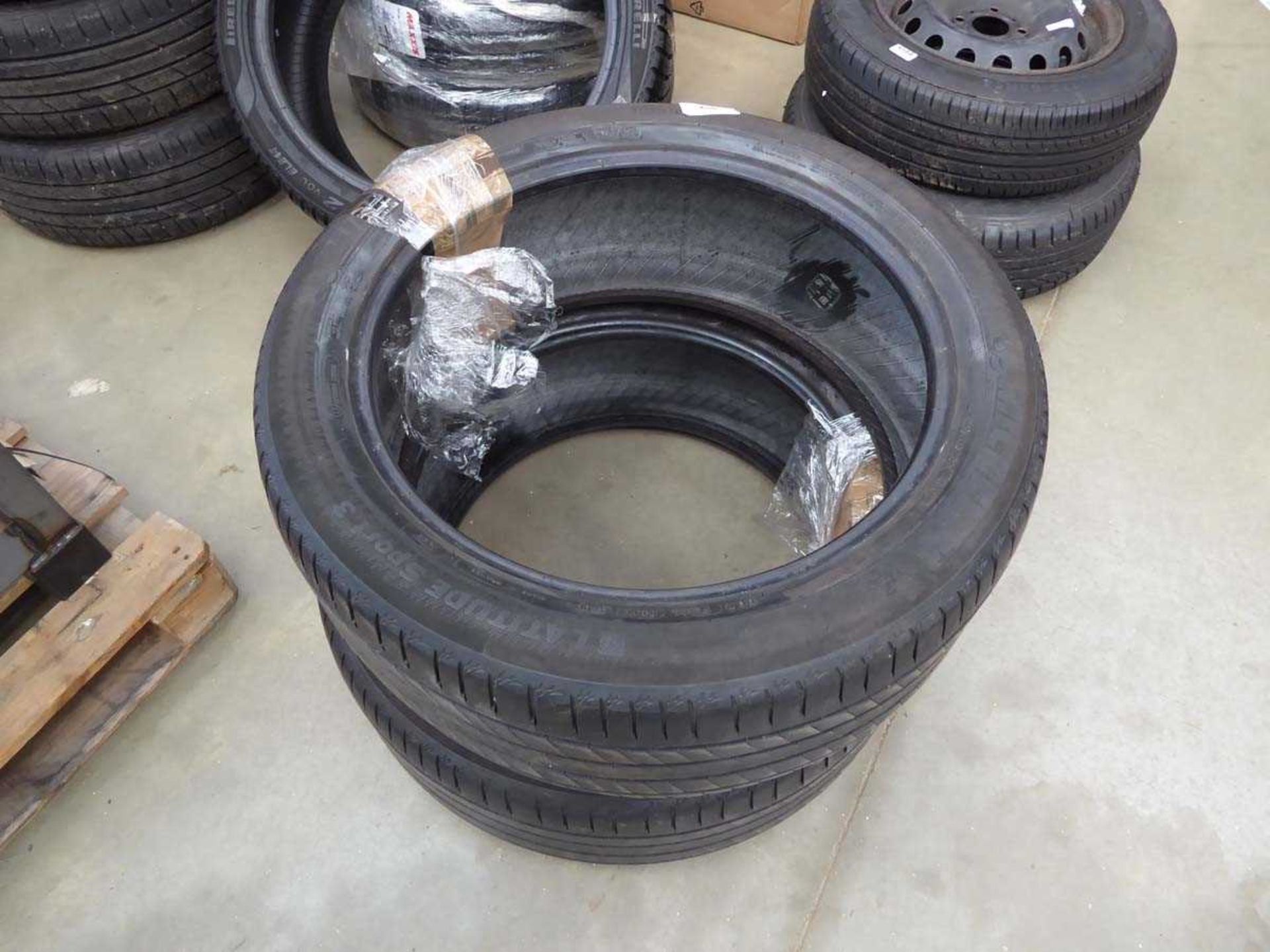 +VAT 2 Michelin tyres size 2554520