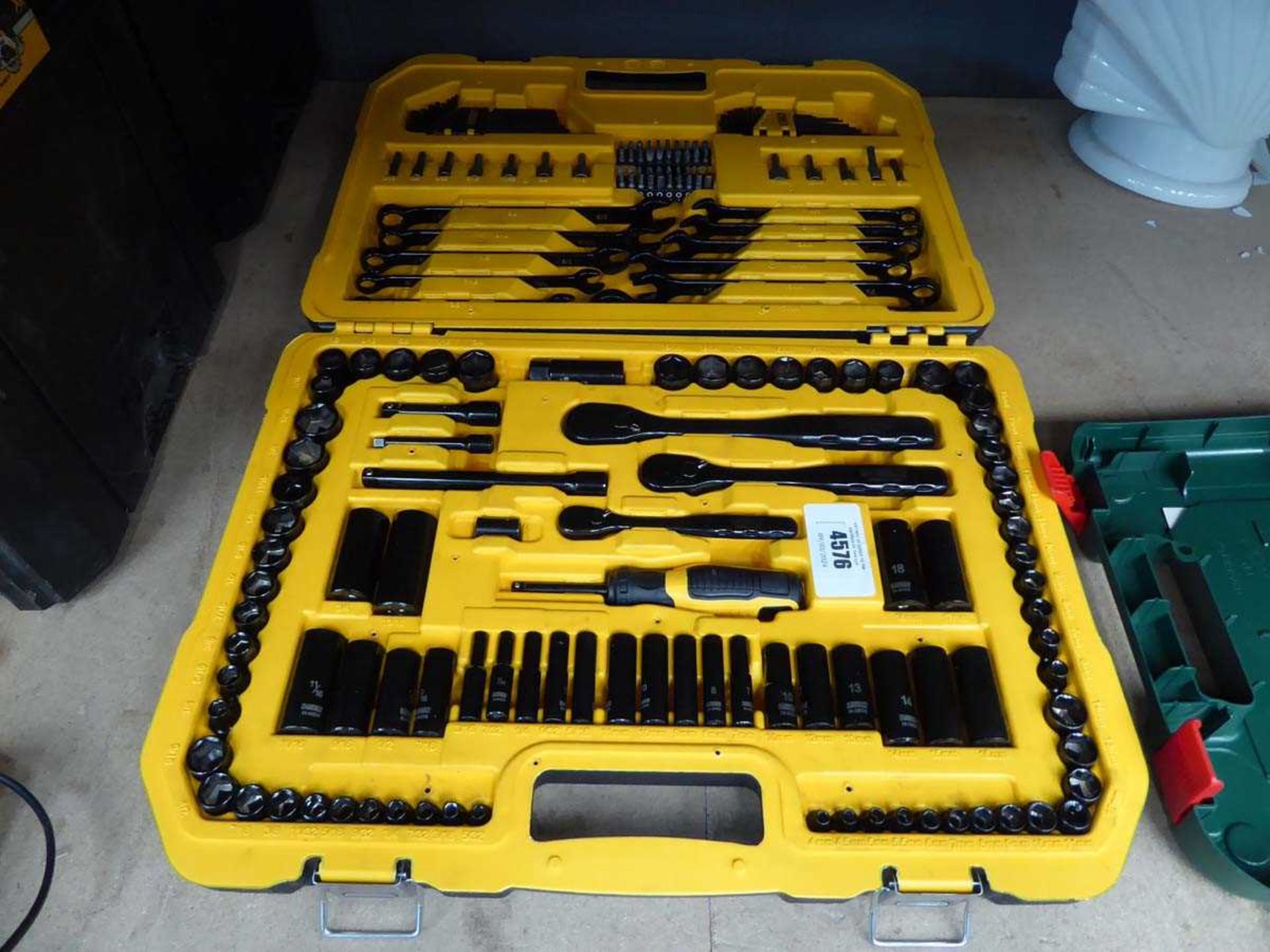 +VAT DeWalt socket set