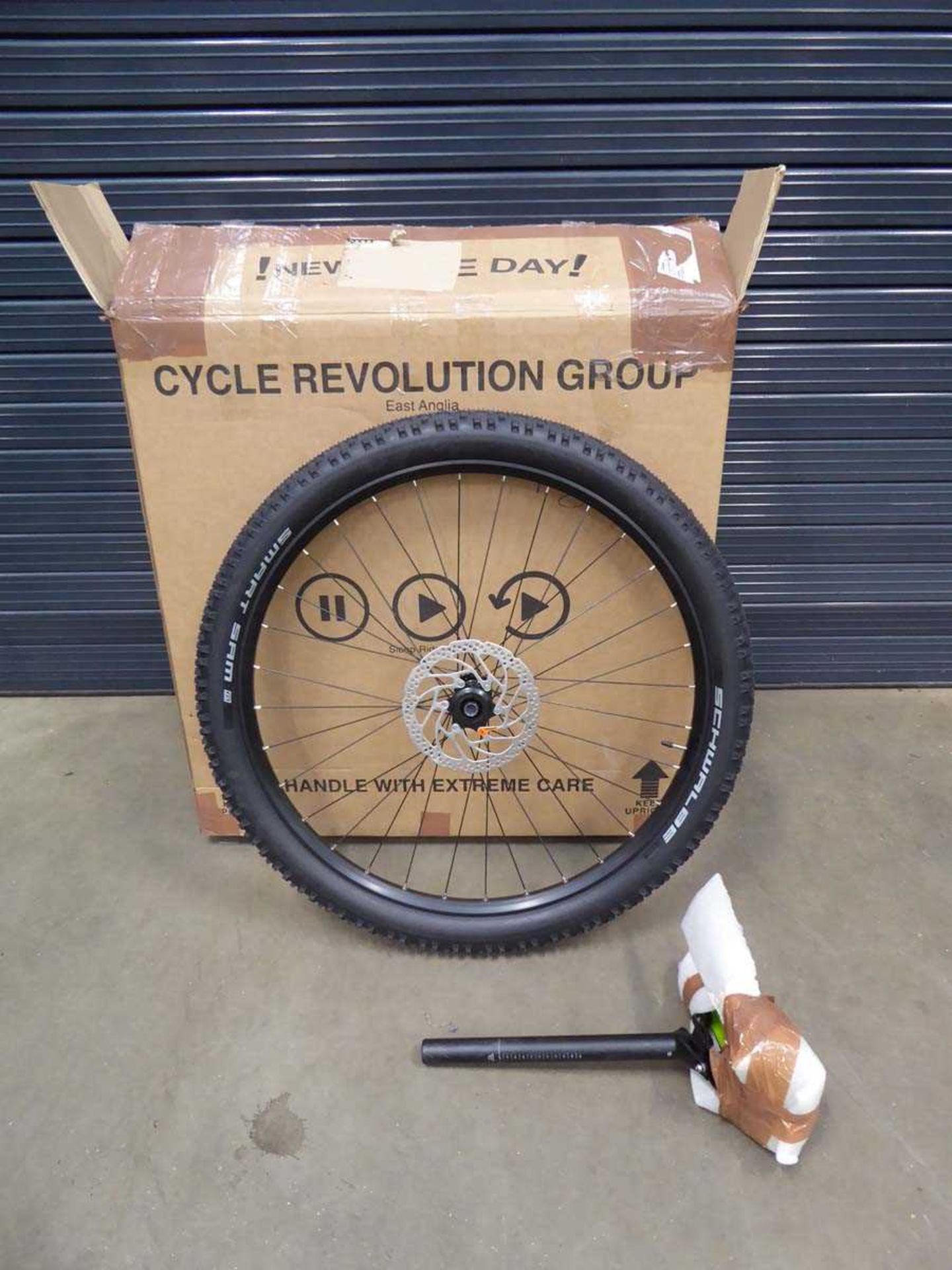 +VAT Bike wheel and seat