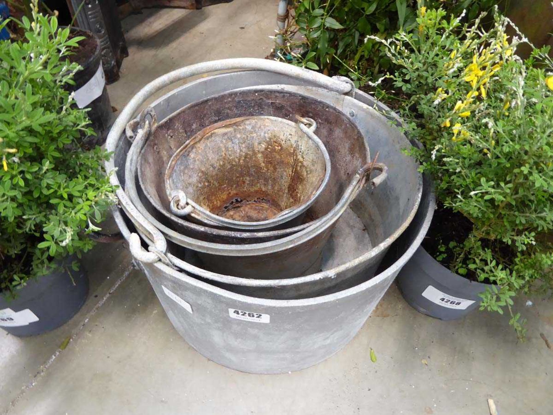 Four galvanised buckets of assorted size - Bild 2 aus 2