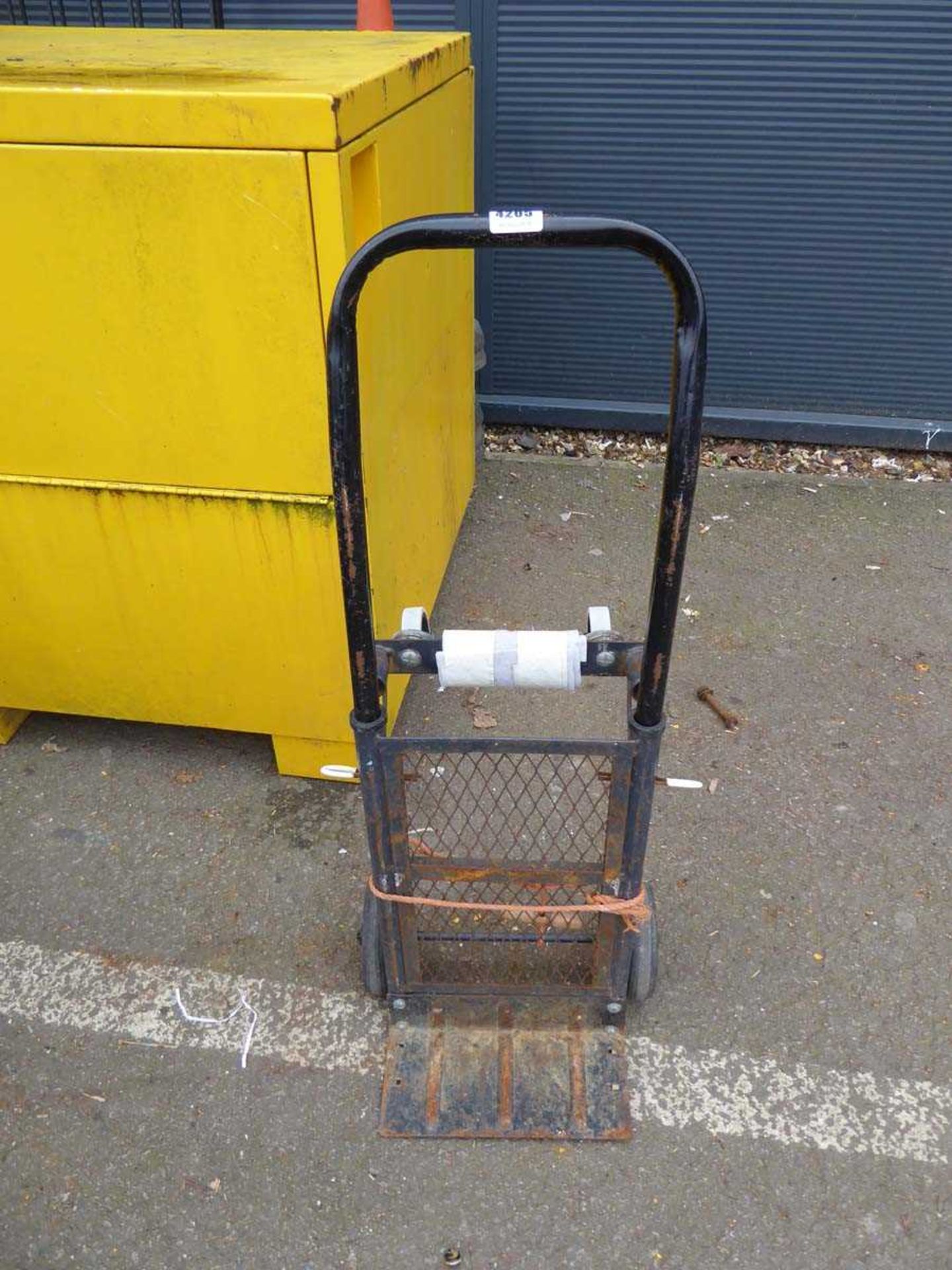 Small 4-wheel trolley