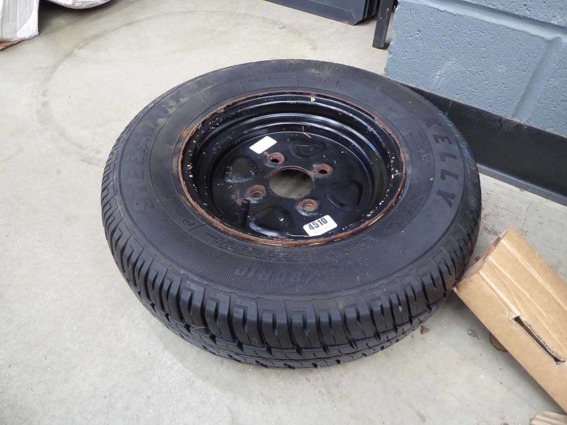 Small trailer wheel and tyre