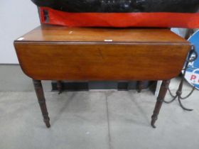Victorian mahogany drop side table